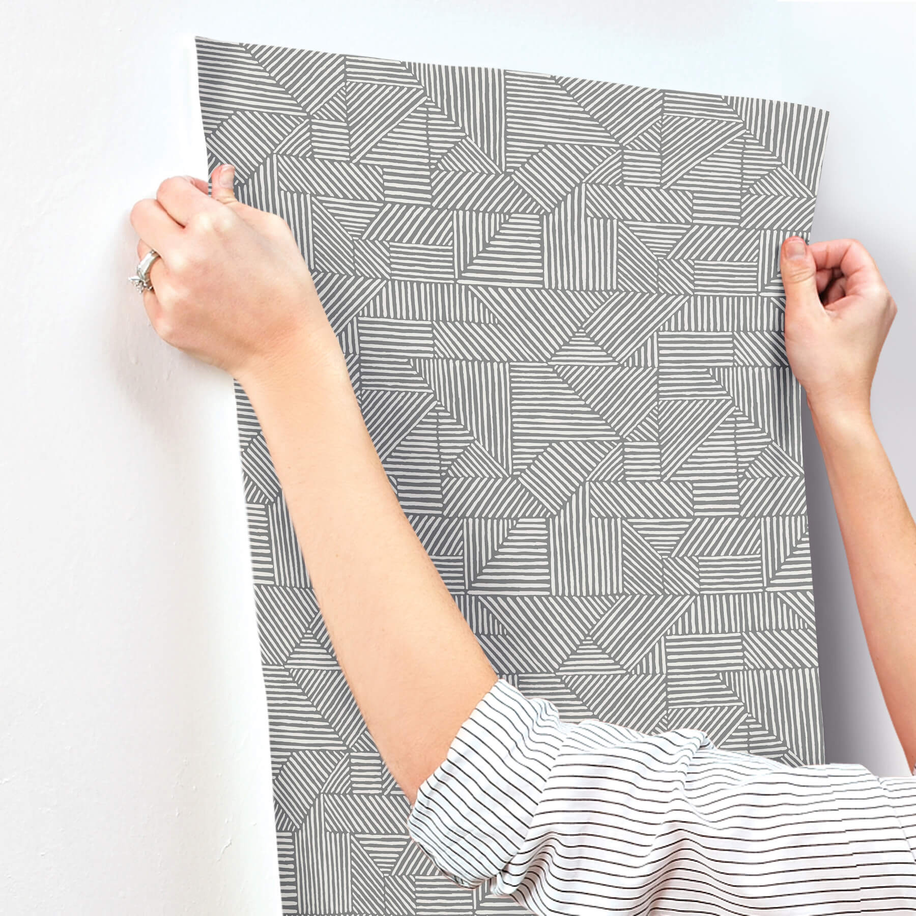 crescendo-dark-grey-block-geometric-wallpaper-york-wallcoverings-4177-83302 - York Wallcoverings Papel pintado