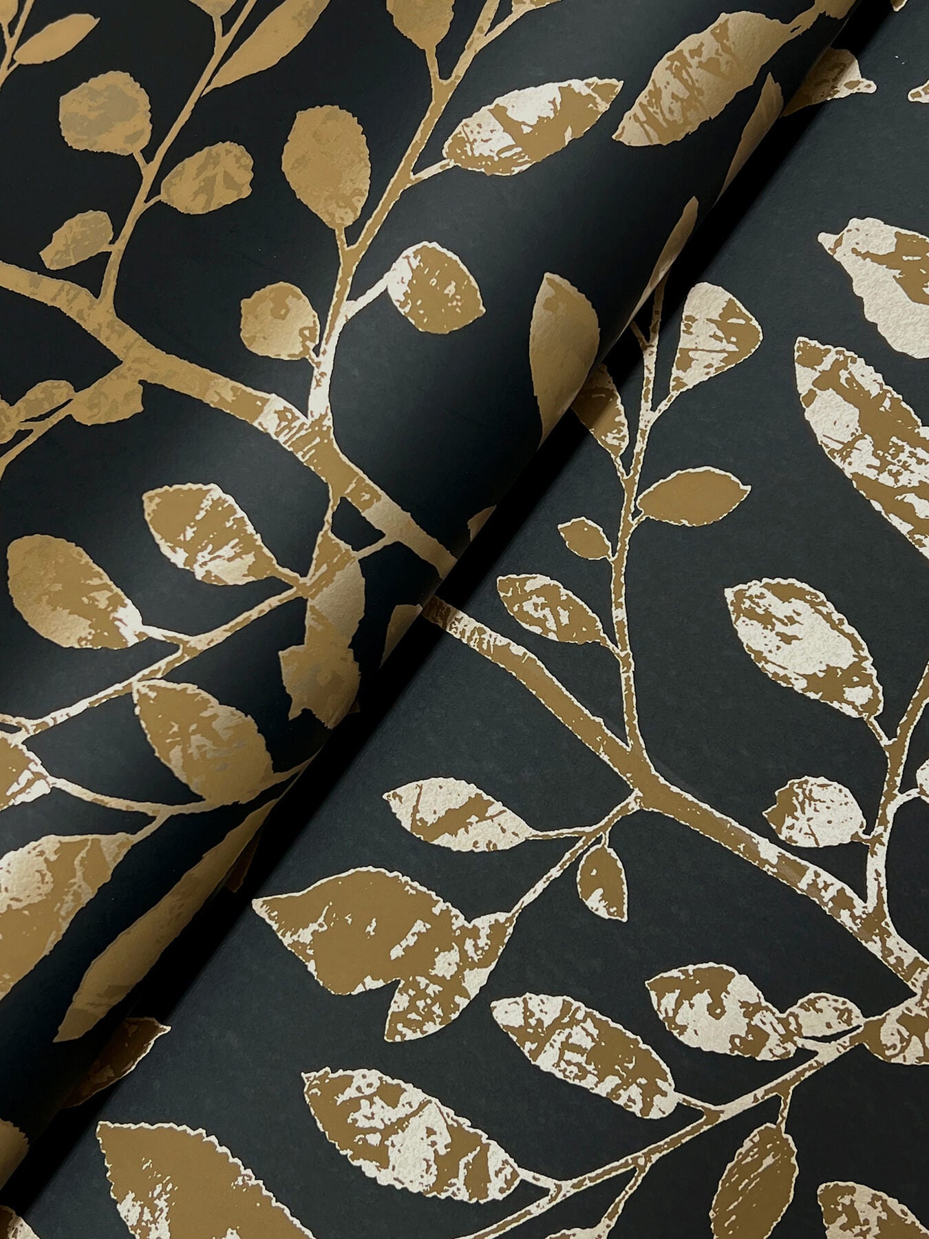 sagecrest-black-sapling-wallpaper-york-wallcoverings-4177-83306 - York Wallcoverings Papel pintado