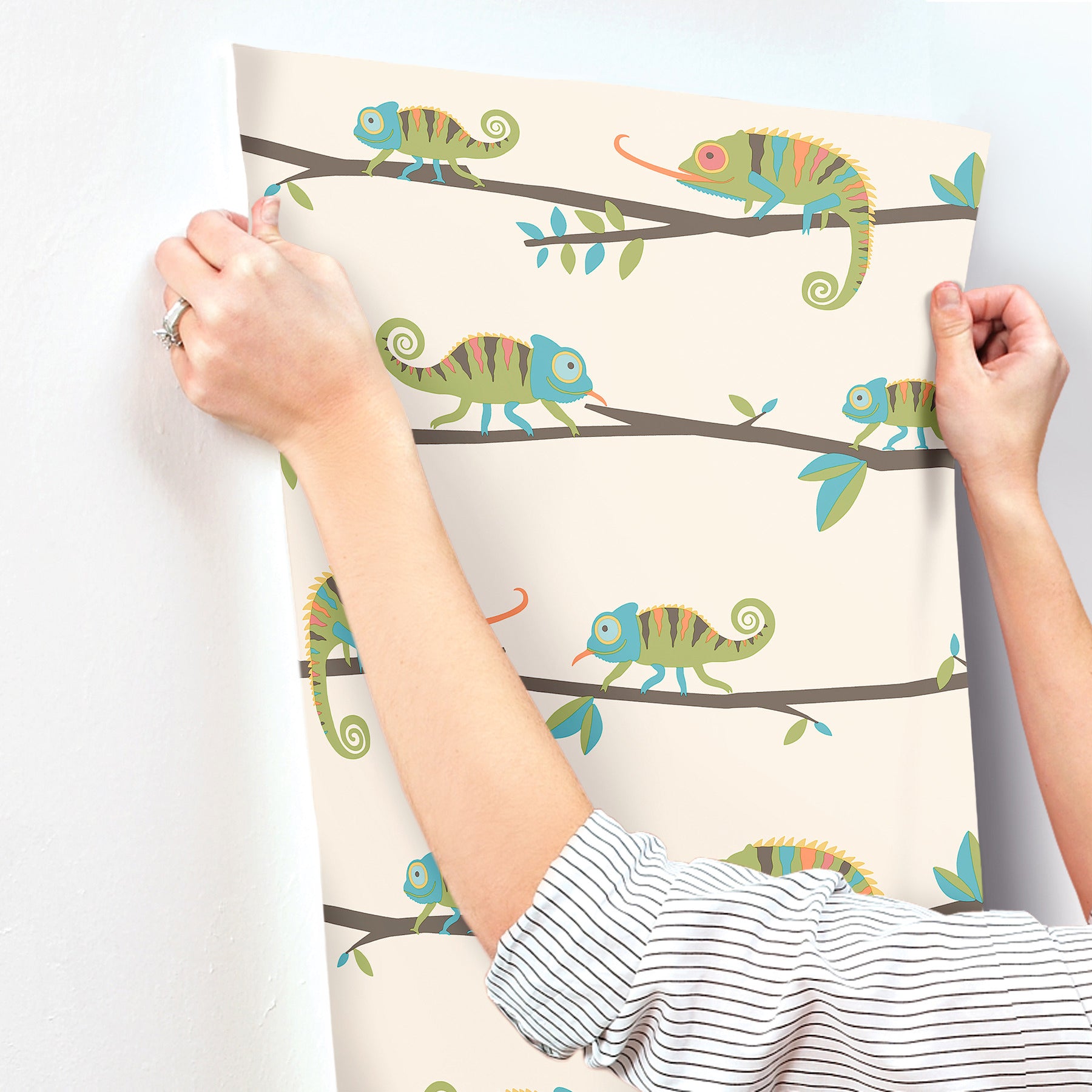 chameleon-family-green-canopy-stroll-wallpaper-york-wallcoverings-4203-27559 - York Wallcoverings Wallpaper