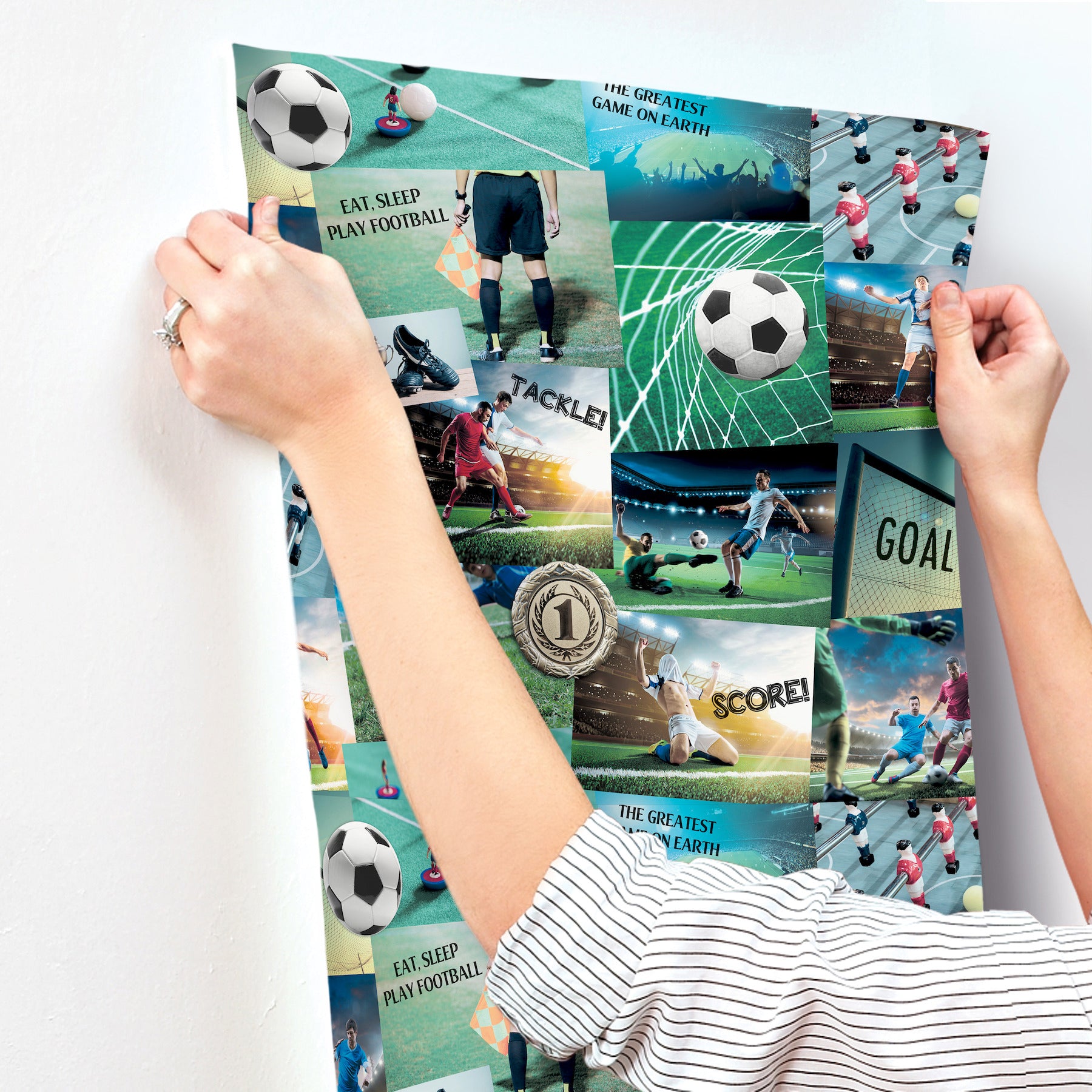 football-fan-multicolor-soccer-wallpaper-york-wallcoverings-4203-27591 - York Wallcoverings Papel pintado
