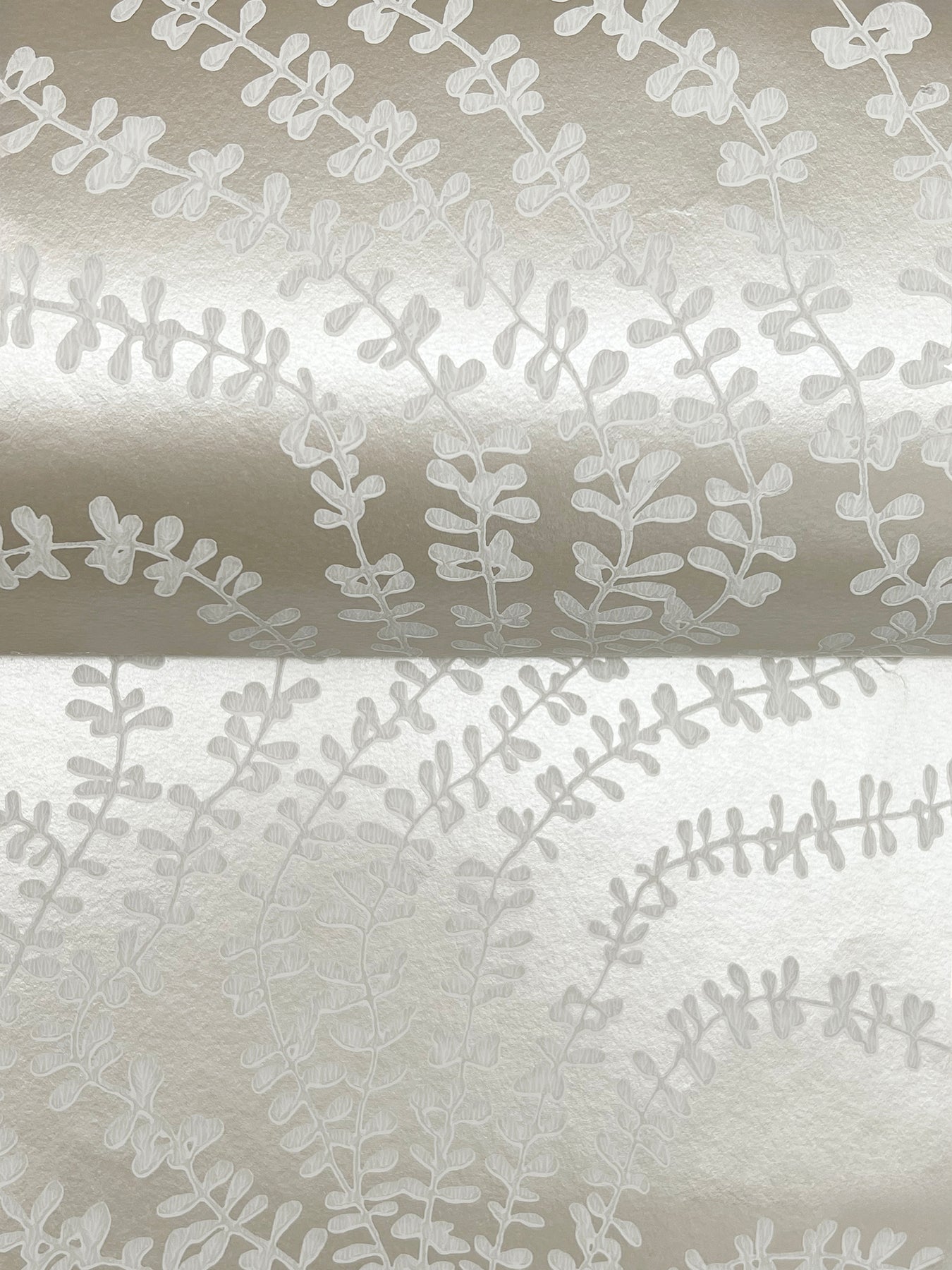 string-of-pearls-pearl-vine-wallpaper-york-wallcoverings-vr1514