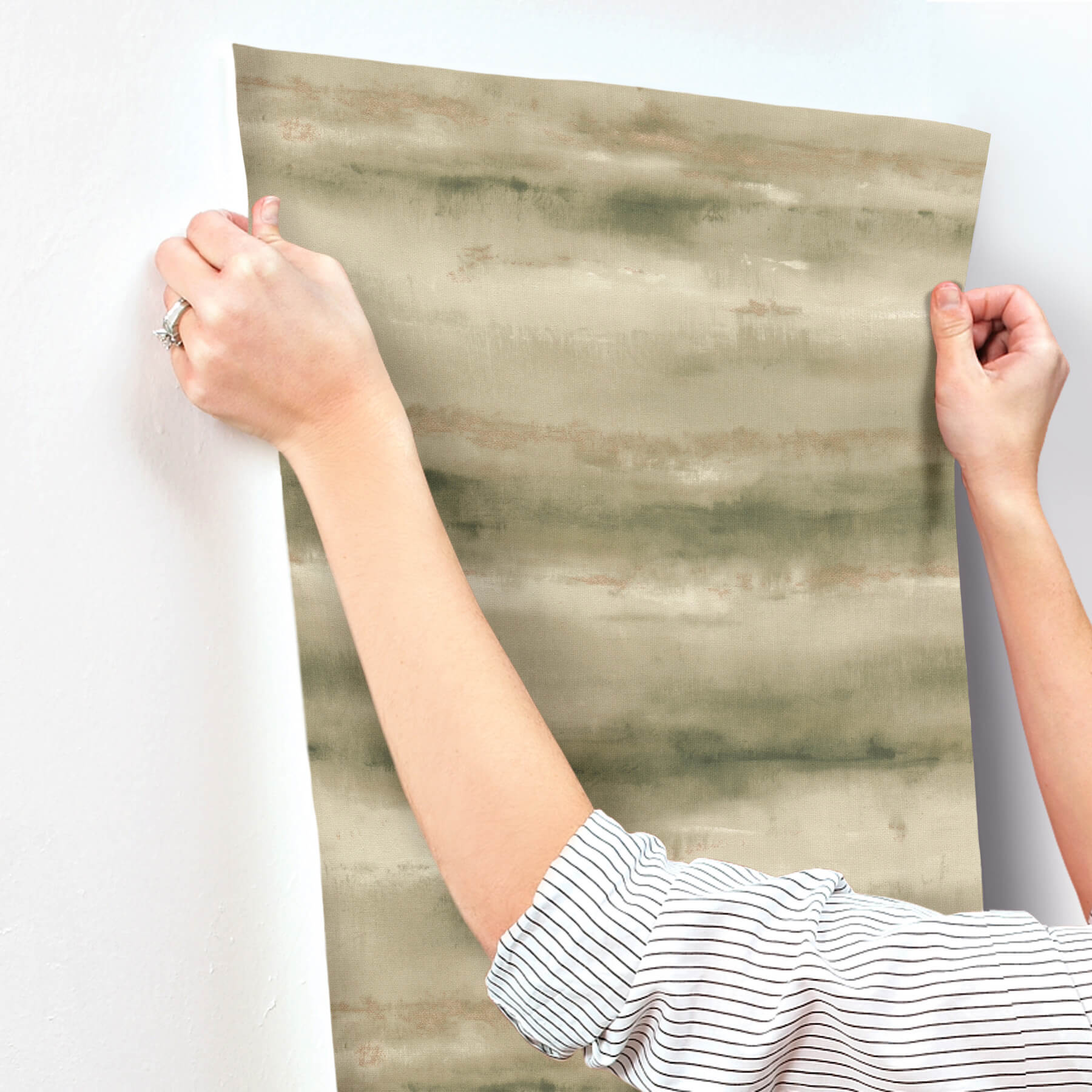 ayla-green-abstract-stripe-wallpaper-york-wallcoverings-4202-481655 - York Wallcoverings Papel pintado