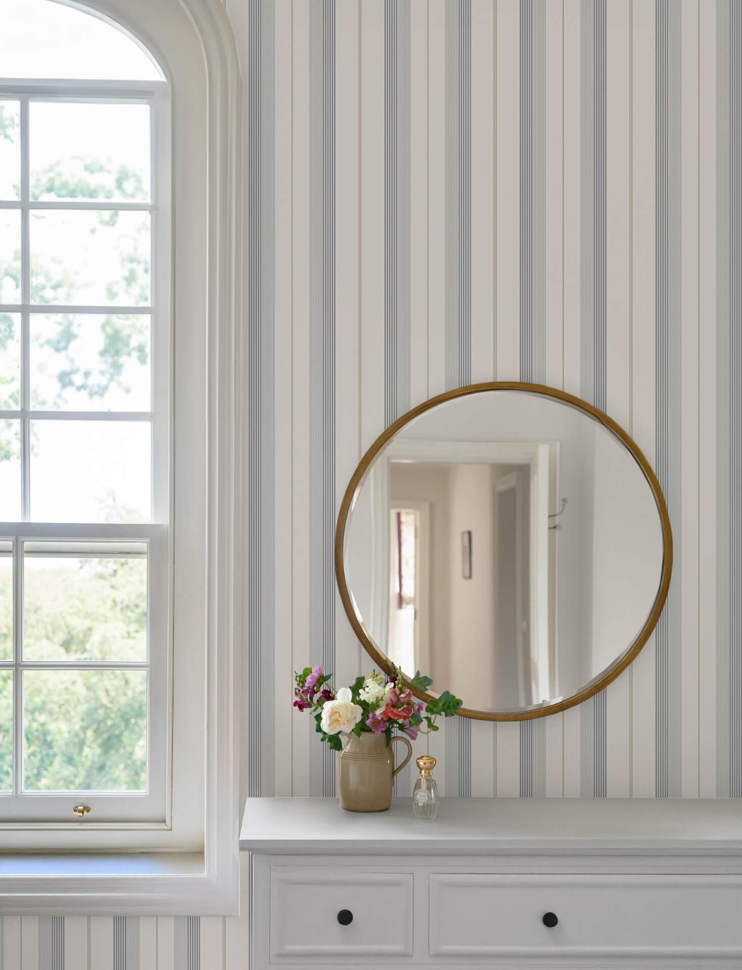 herrgrd-light-blue-stripe-wallpaper-york-wallcoverings-4201-20119 - York Wallcoverings Papel pintado