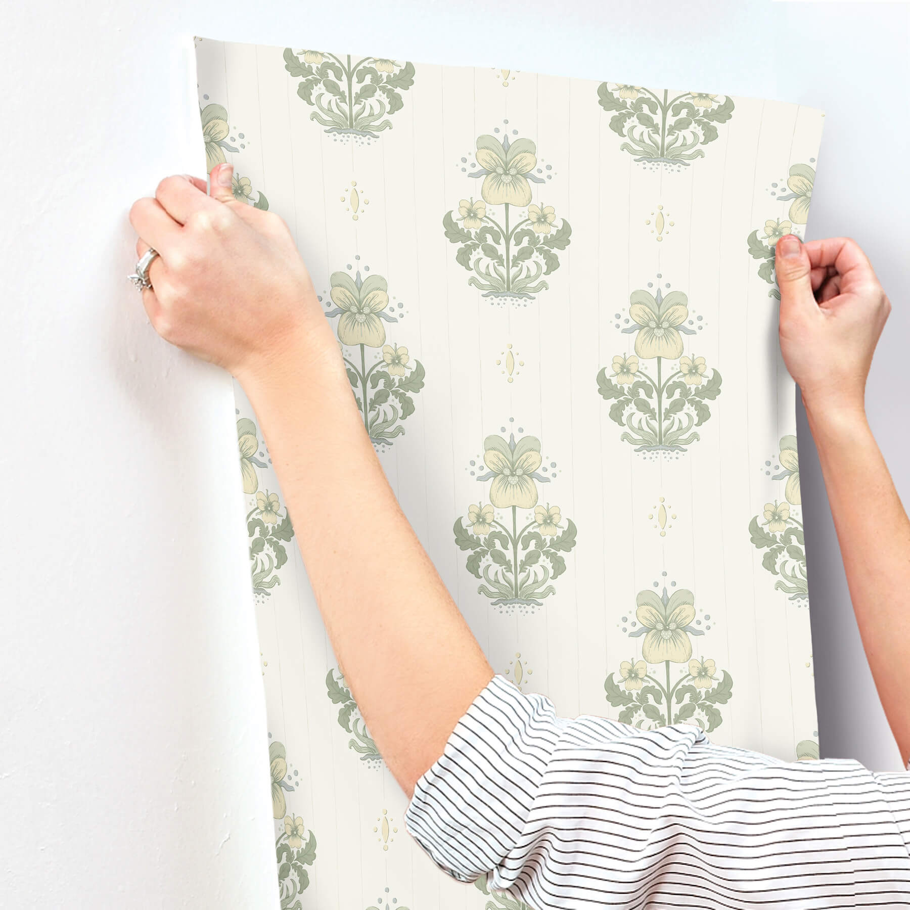 gullvie-white-pansies-wallpaper-york-wallcoverings-4201-48005 - York Wallcoverings Papel pintado