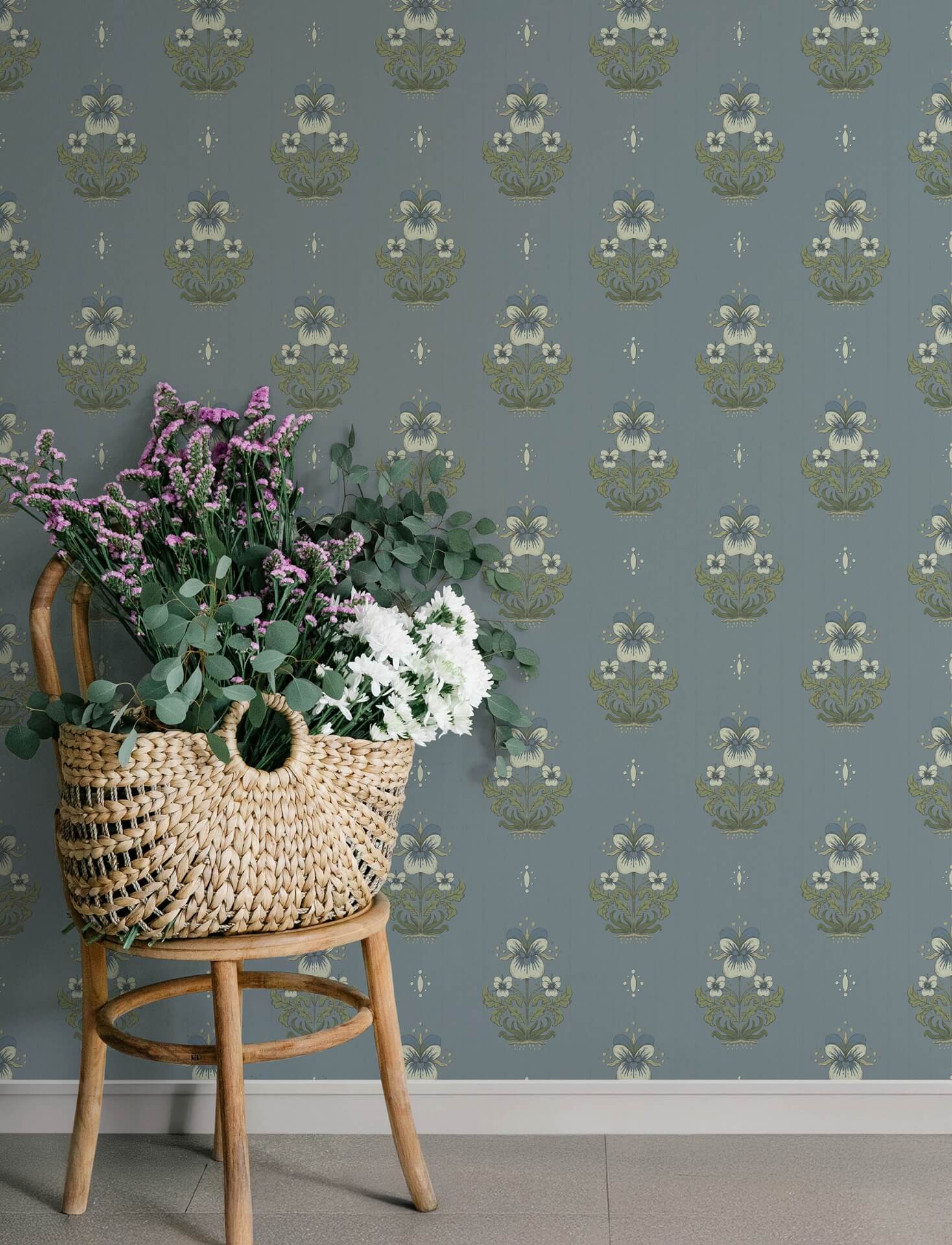 gullvie-light-blue-pansies-wallpaper-york-wallcoverings-4201-48008 - York Wallcoverings Papel pintado