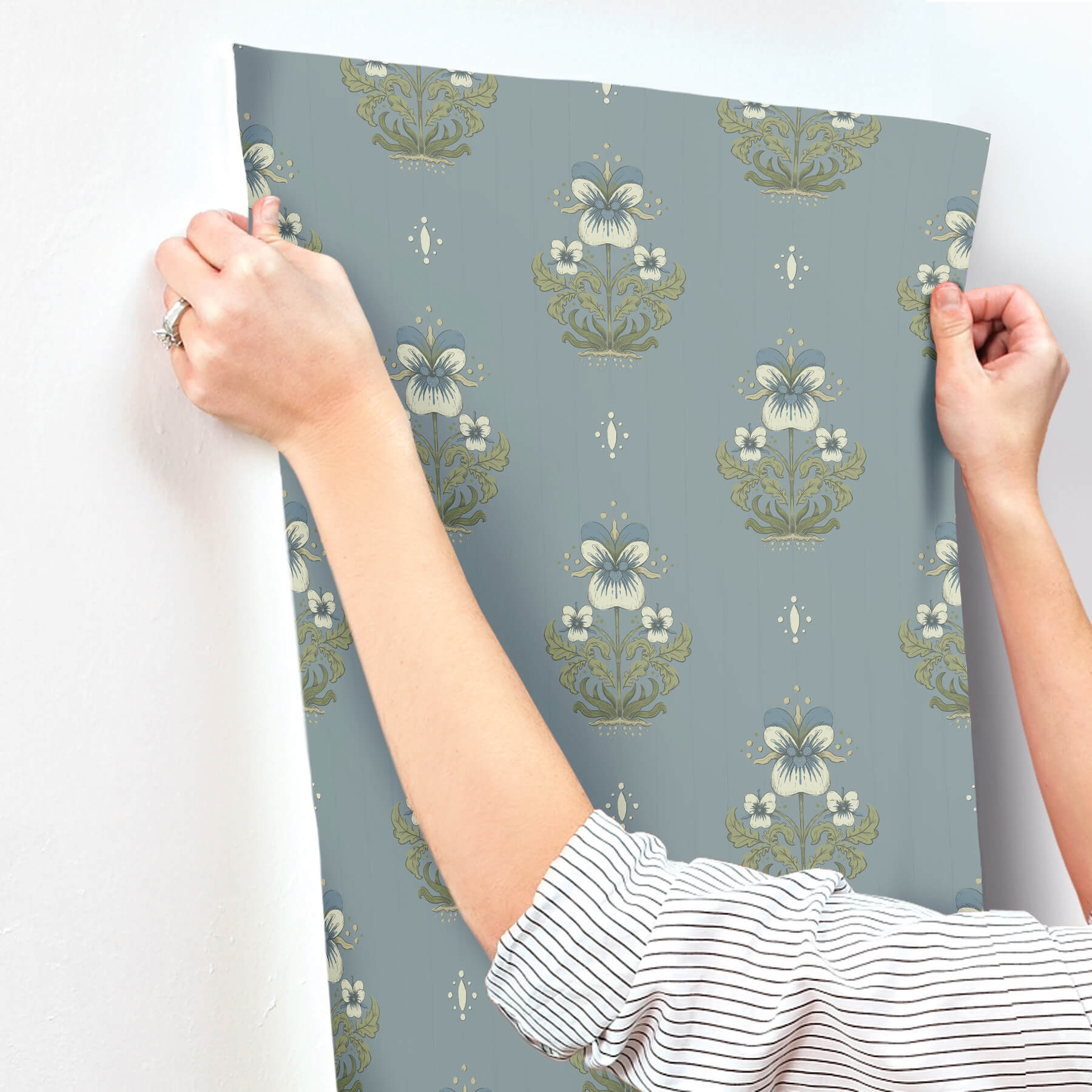 gullvie-light-blue-pansies-wallpaper-york-wallcoverings-4201-48008 - York Wallcoverings Papel pintado