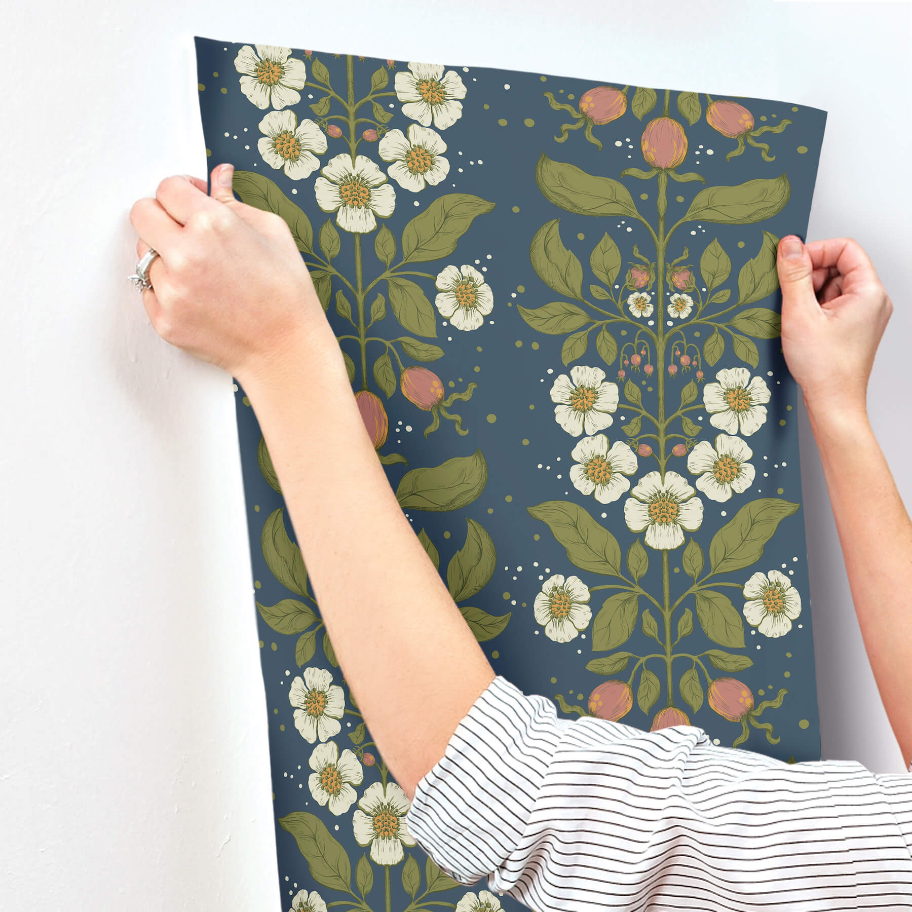 rosa-navy-floral-columns-wallpaper-york-wallcoverings-4201-48013 - York Wallcoverings Papel pintado