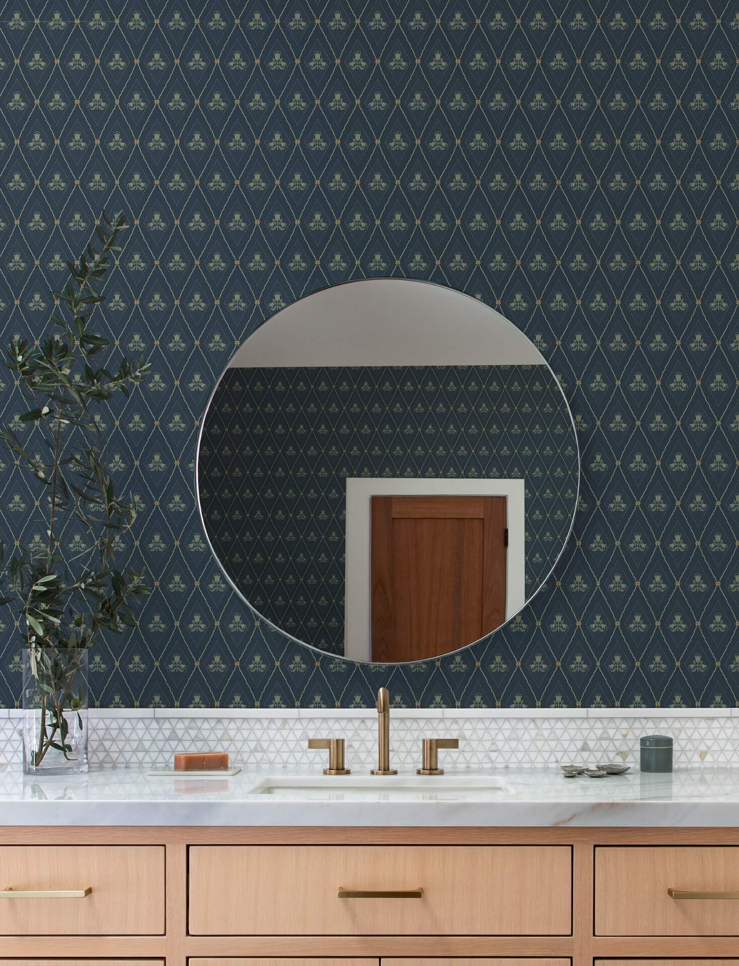 alma-navy-diamond-floral-wallpaper-york-wallcoverings-4201-48033 - York Wallcoverings Papel pintado