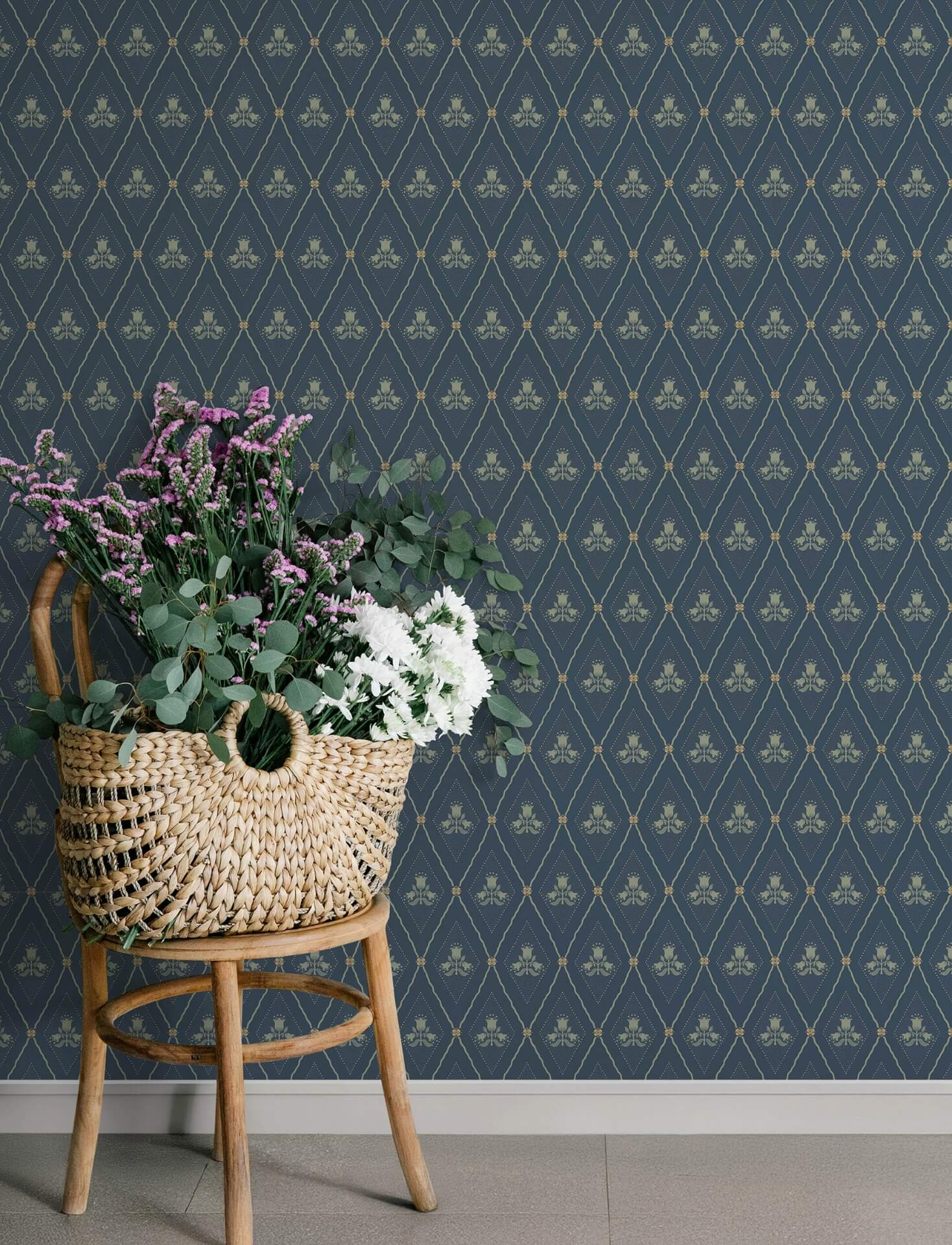 alma-navy-diamond-floral-wallpaper-york-wallcoverings-4201-48033 - York Wallcoverings Papel pintado