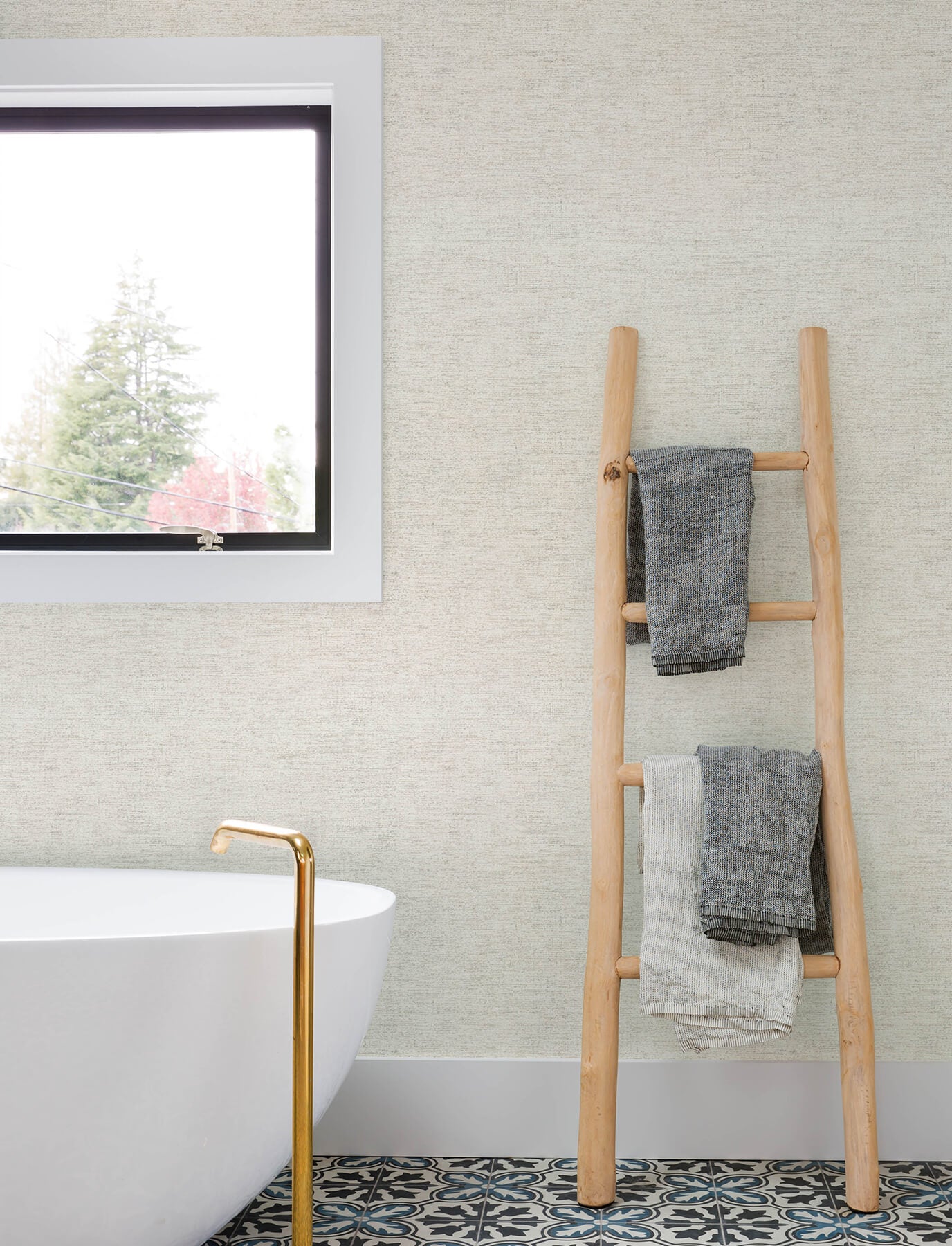 tansy-light-grey-distressed-wallpaper-york-wallcoverings-4191-83037 - York Wallcoverings Papel pintado