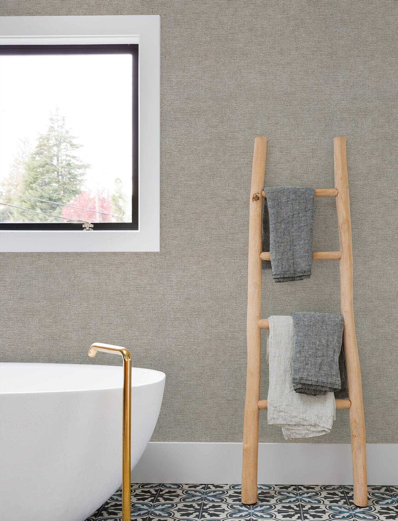 tansy-dark-grey-distressed-wallpaper-york-wallcoverings-4191-83039 - York Wallcoverings Papel pintado