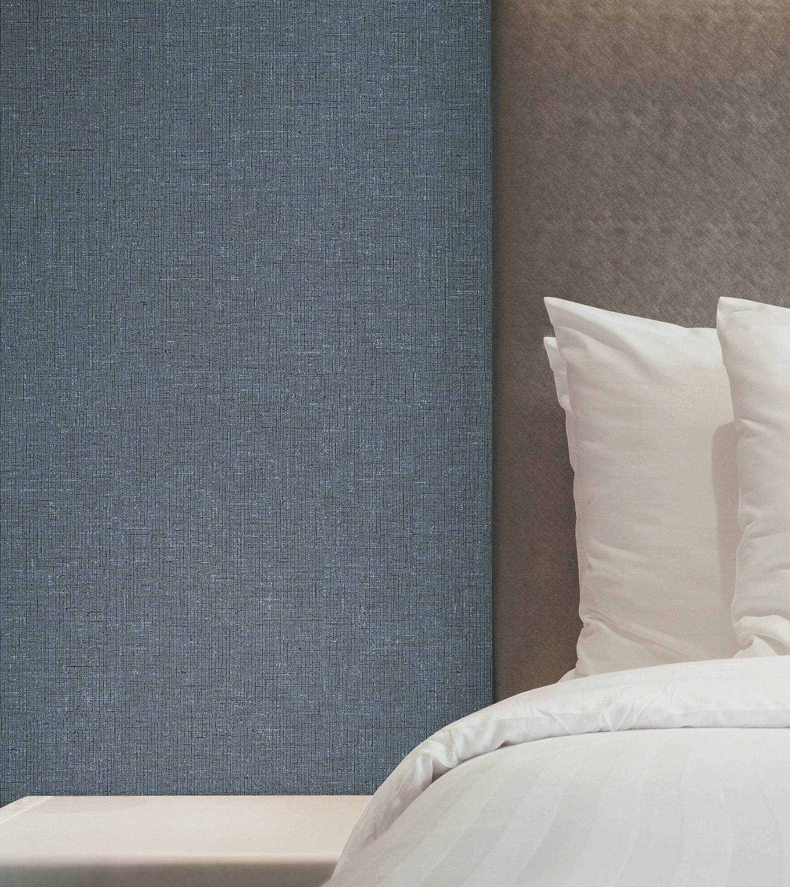 heathered-linen-indigo-faux-fabric-wallpaper-york-wallcoverings-uw1127n