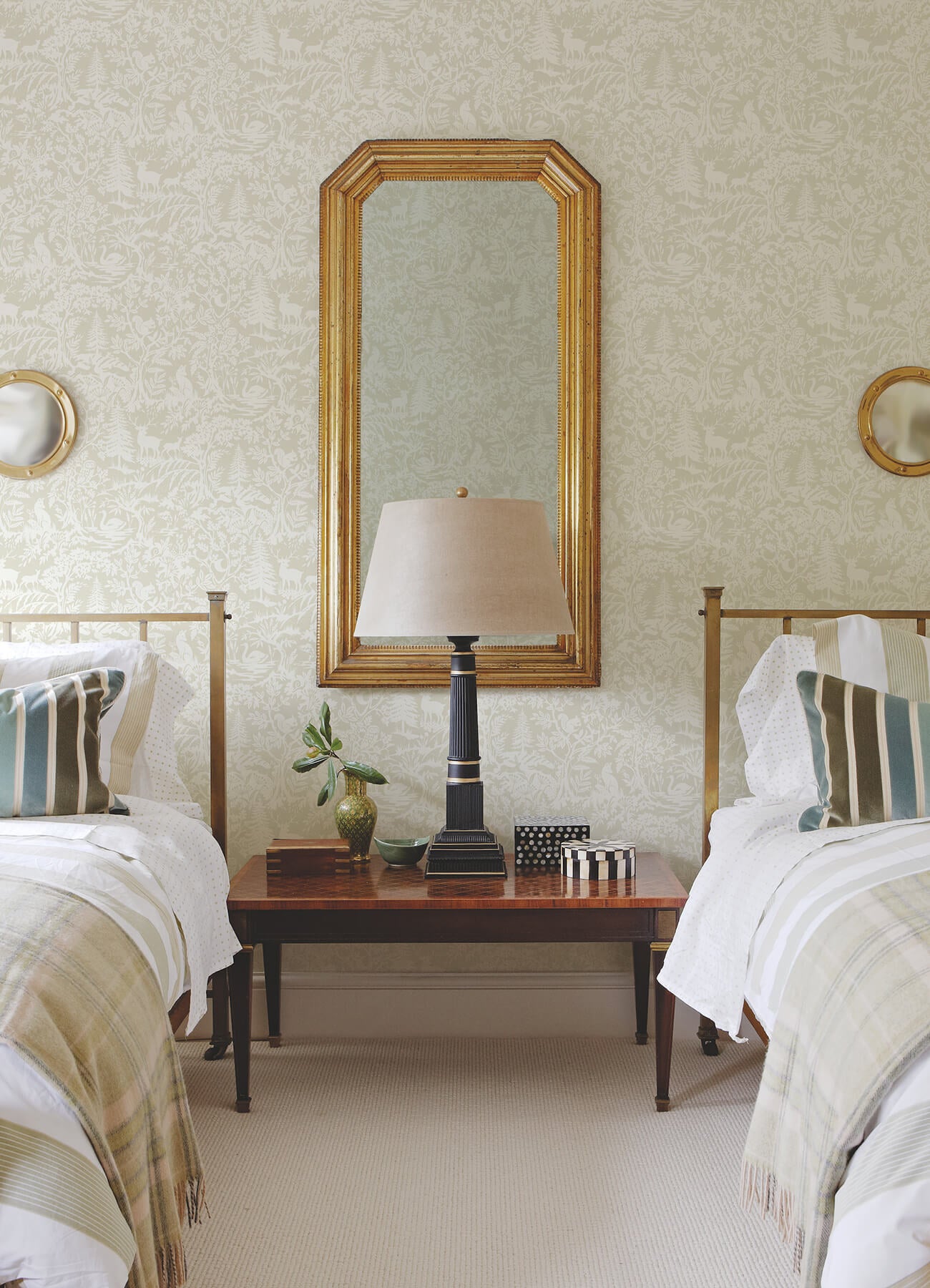 alrick-taupe-forest-venture-wallpaper-york-wallcoverings-3125-72325 - York Wallcoverings Papel pintado