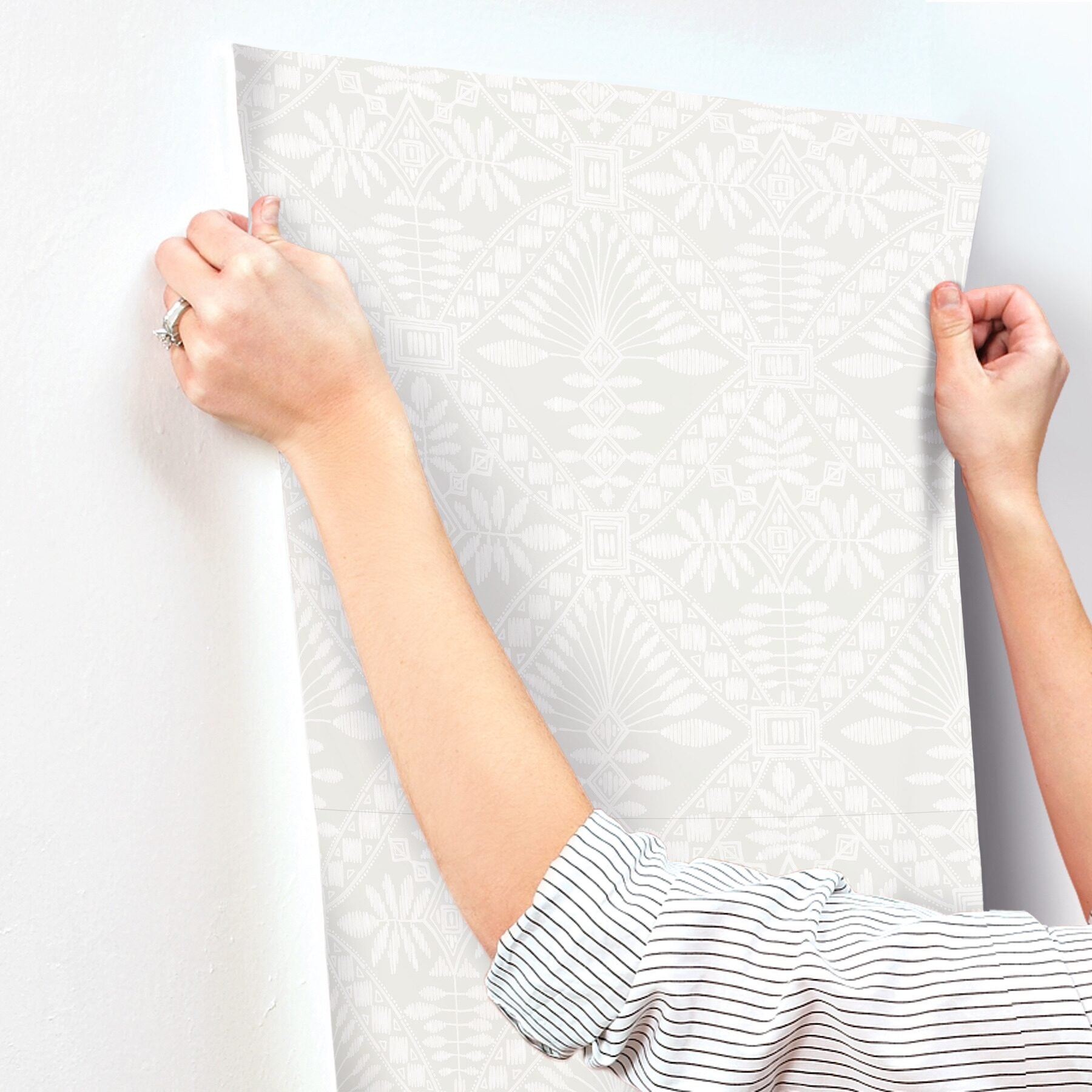 emmarie-grey-geometric-wallpaper-york-wallcoverings-4199-27774 - York Wallcoverings Wallpaper