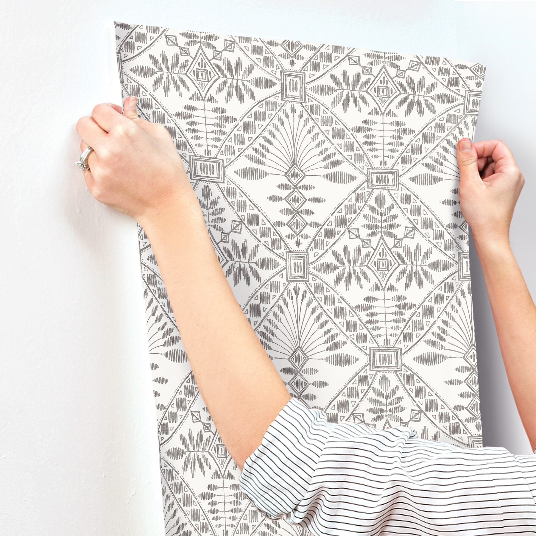 emmarie-black-geometric-wallpaper-york-wallcoverings-4199-27777 - York Wallcoverings Wallpaper