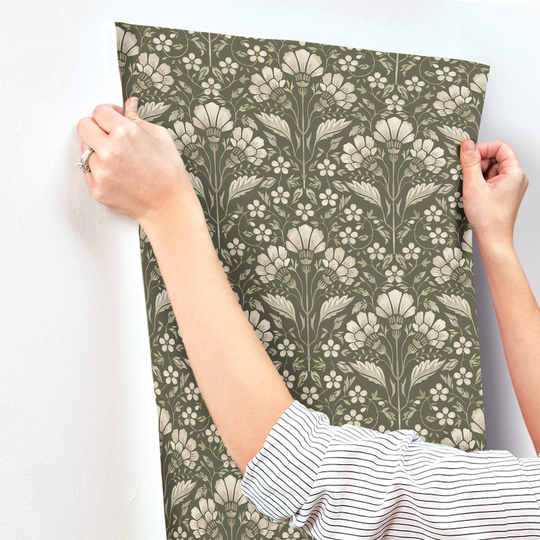 edith-green-floral-damask-wallpaper-york-wallcoverings-4199-83701 - York Wallcoverings Wallpaper
