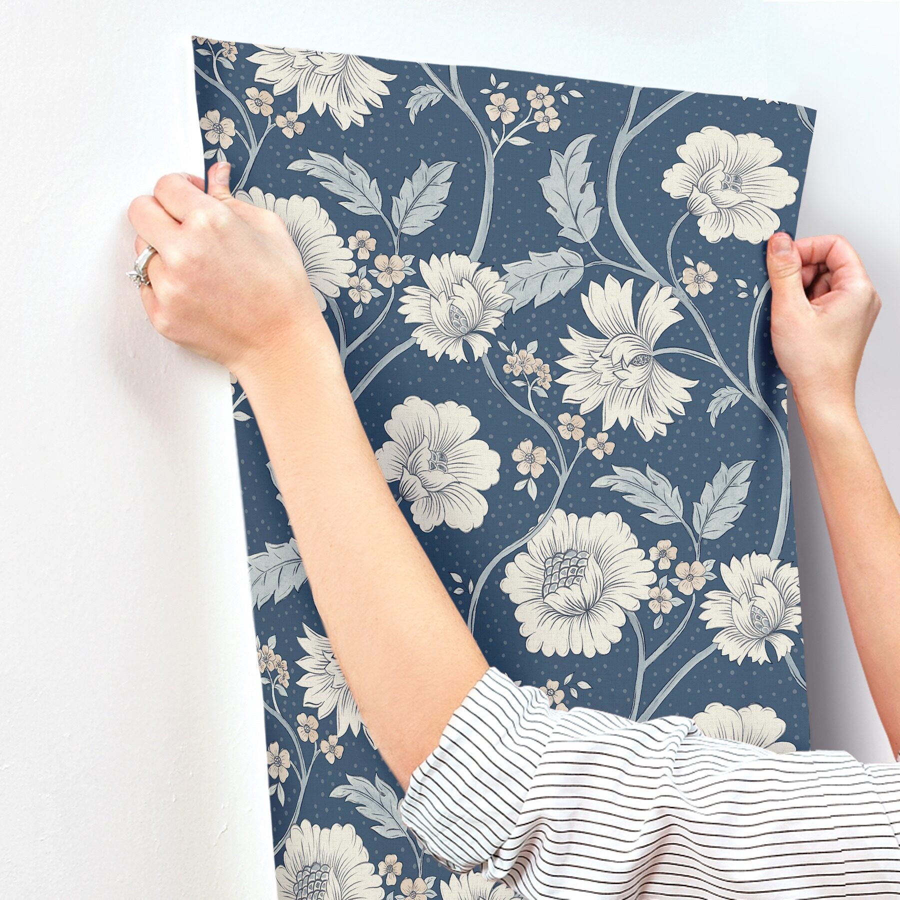 hazel-navy-floral-trail-wallpaper-york-wallcoverings-4199-83710 - York Wallcoverings Wallpaper