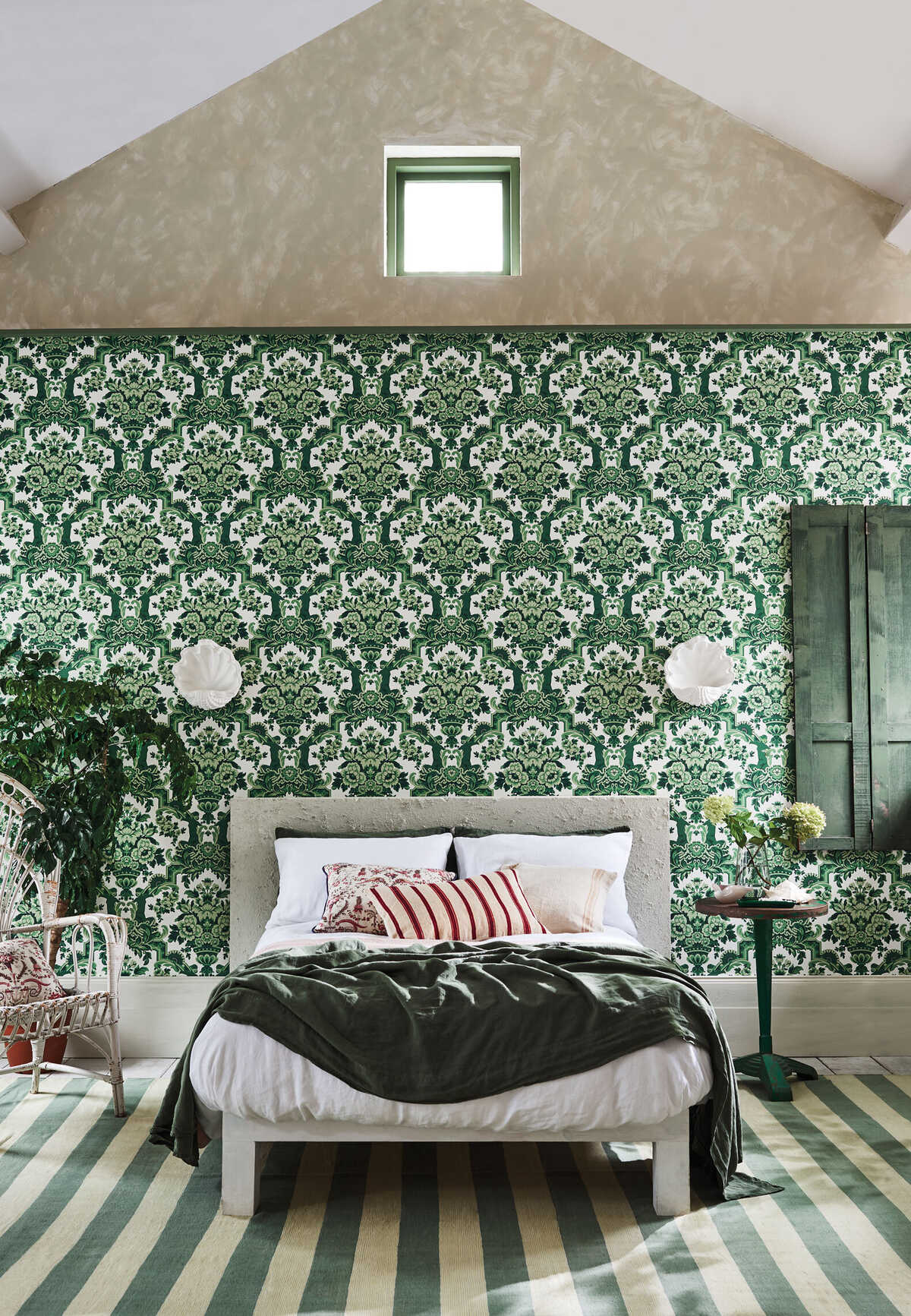 Lola - Forest Greens On White - COLE & SON Papel pintado