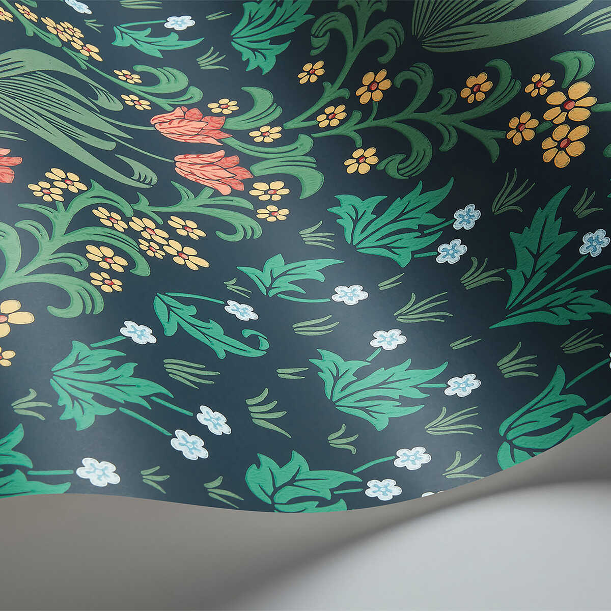 Tudor Garden - Ro&Fgrn/Char - COLE & SON Wallpaper