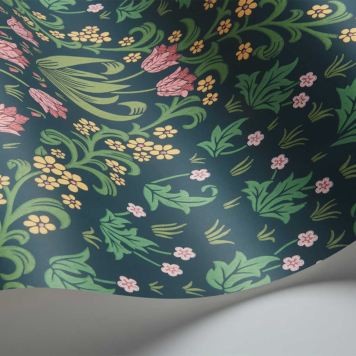 Tudor Garden - Plm&Ogrn/Chr - COLE & SON Wallpaper