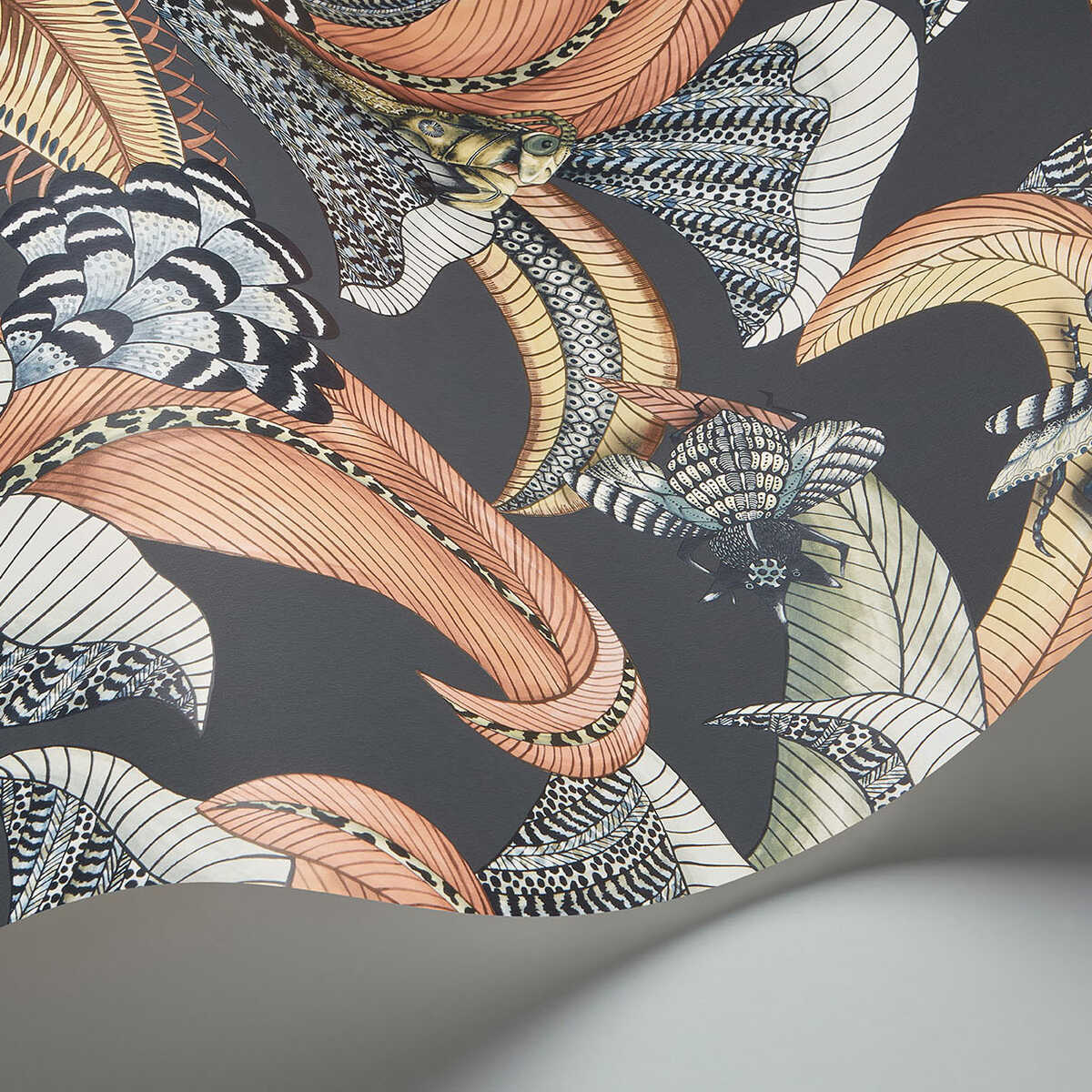 Hoopoe Leaves - Charcoal - COLE & SON Papel pintado