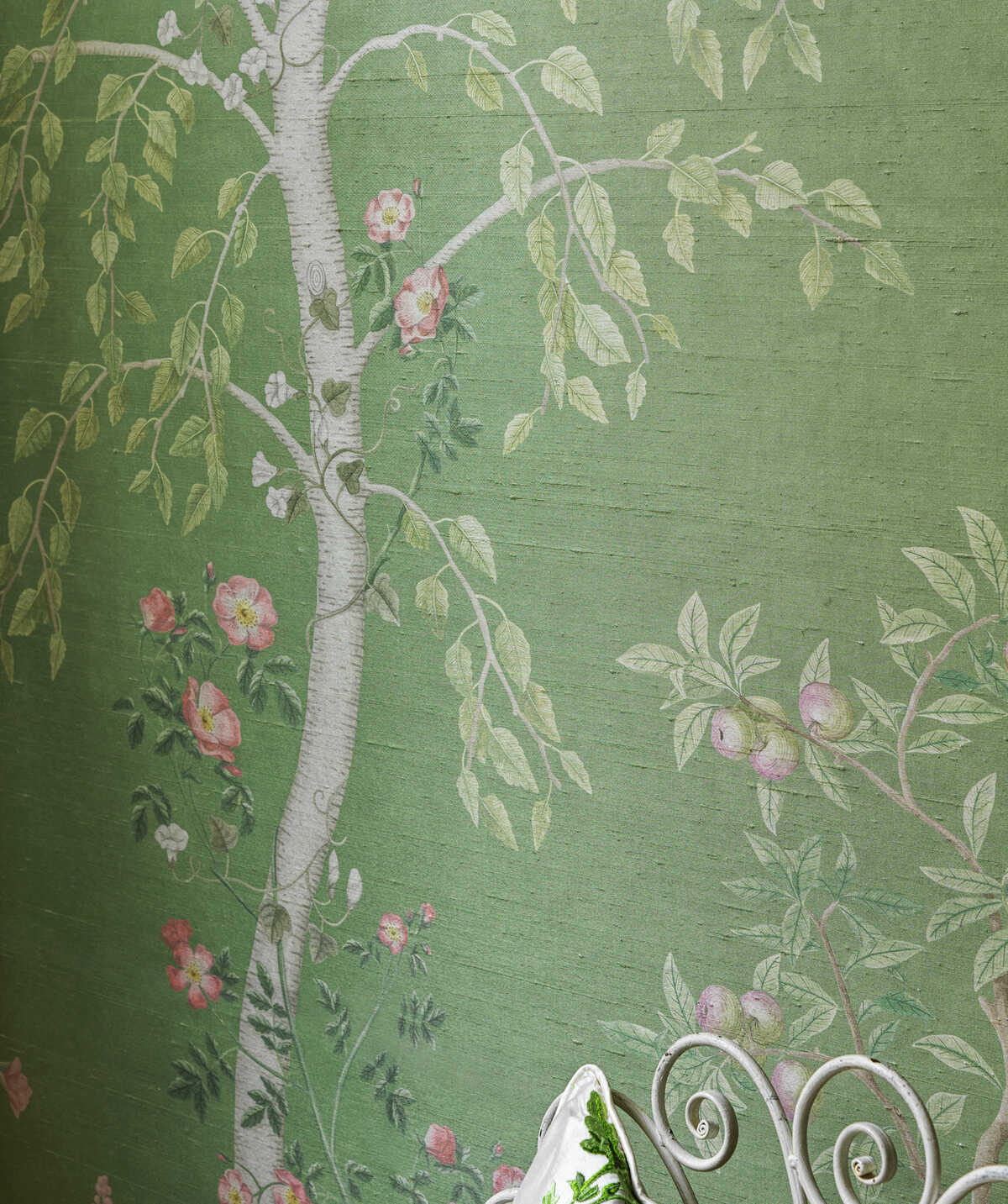Seasonal Woods Silk - Olive Silk - COLE & SON Wallpaper