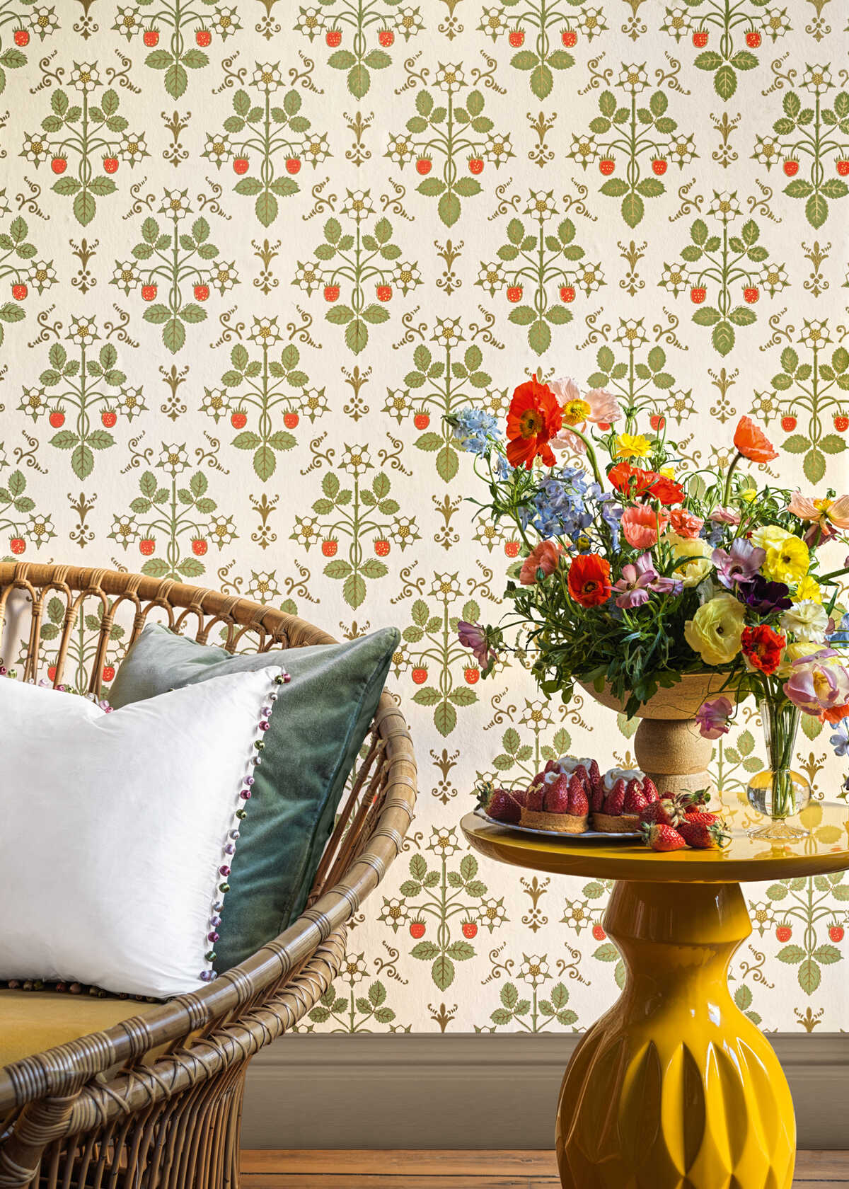 Strawberry - Poppy/Green - COLE & SON Wallpaper
