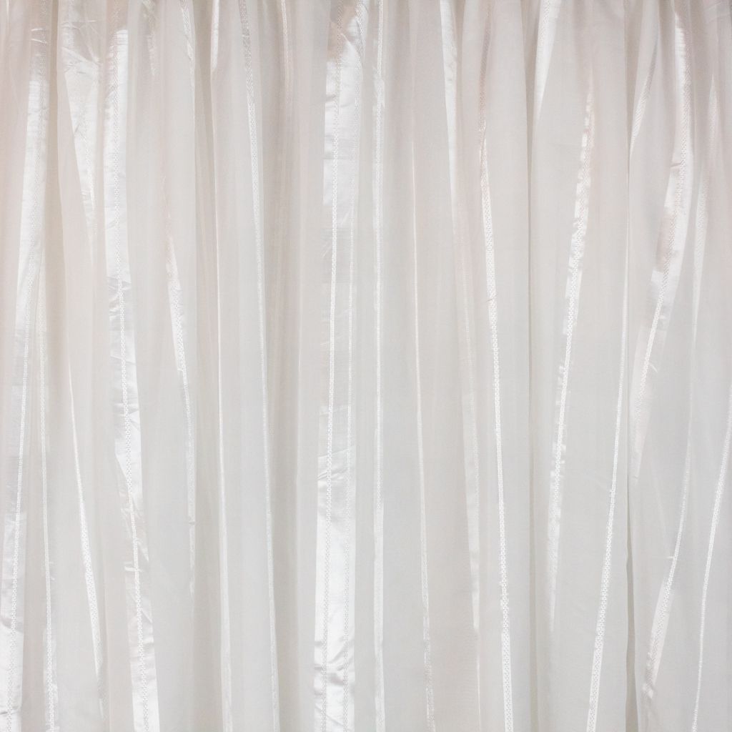 Yolanda – White Satin