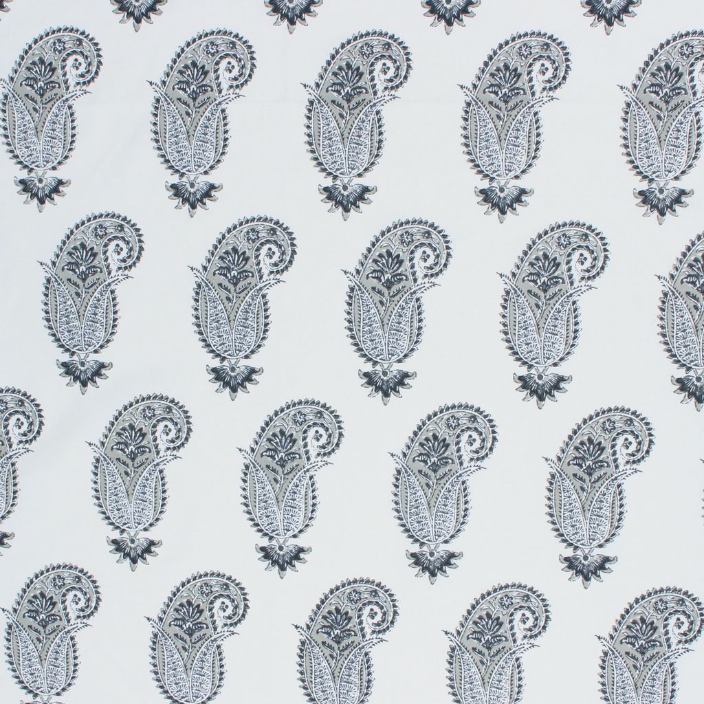 Akbar Paisley – Domino