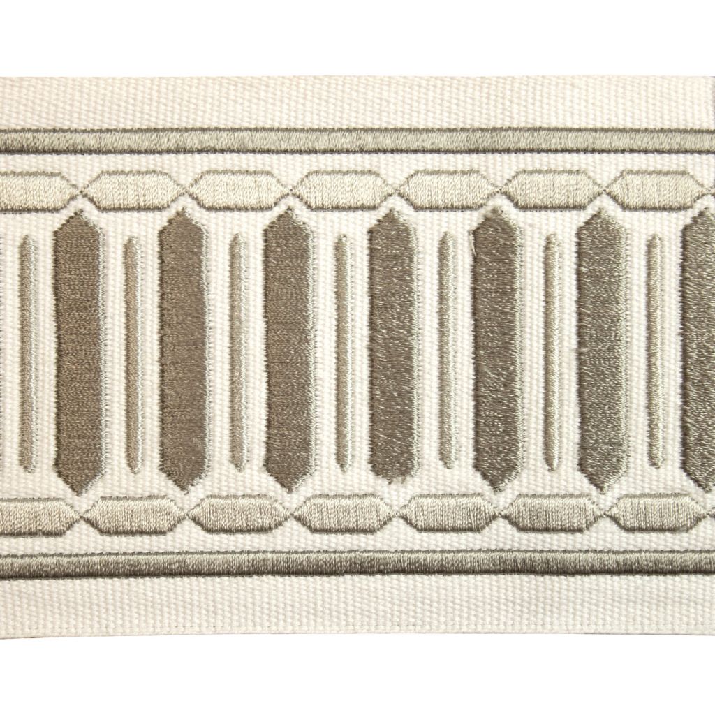 BD122 Border 4" – Hazelnut