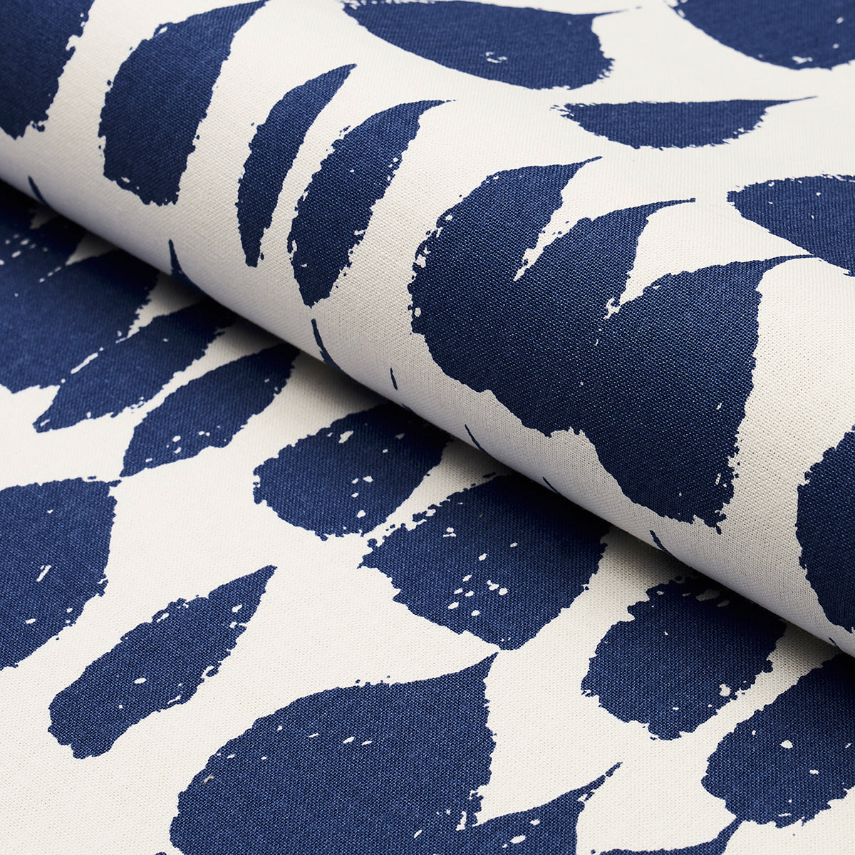 QUEEN-OF-SPAIN-NAVY-SCHUMACHER-175208 - Schumacher Fabric