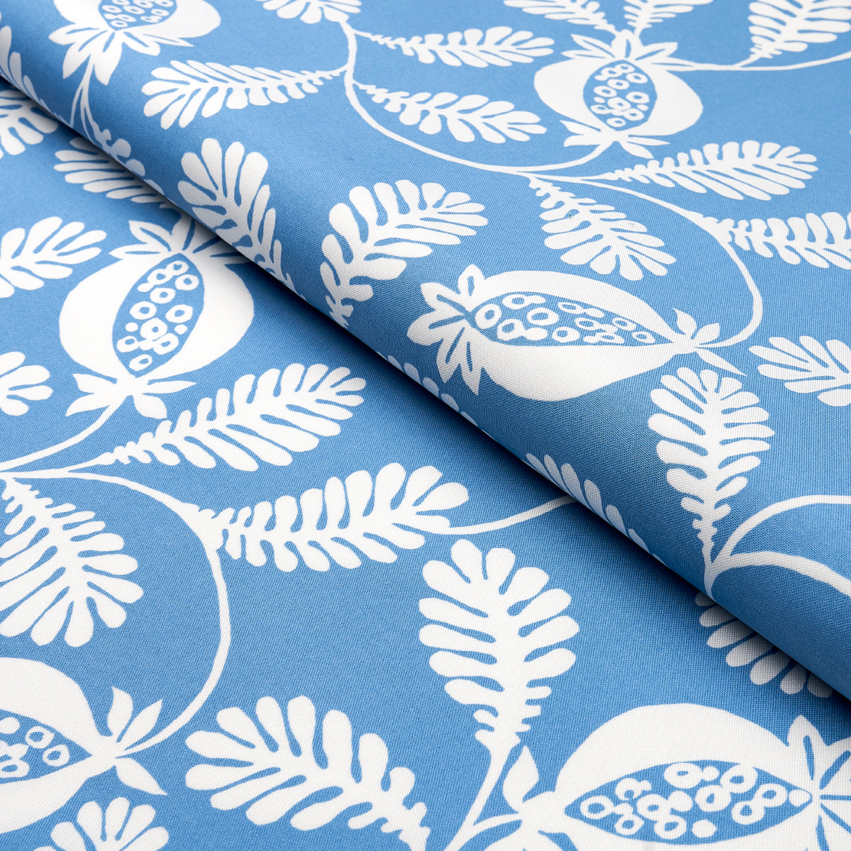 LANZADERA-VINE-INDOOR-OUTDOOR-OCEAN-SCHUMACHER-180990 - Schumacher Fabric