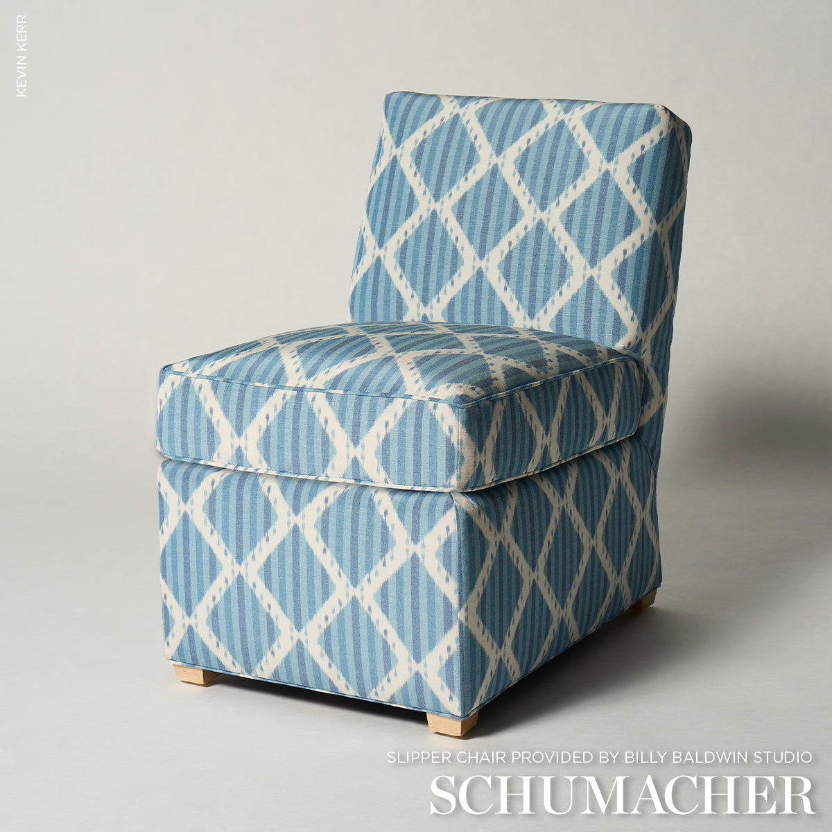 KAI-STRIPED-IKAT-BLUE-SCHUMACHER-181290 - Schumacher Tela