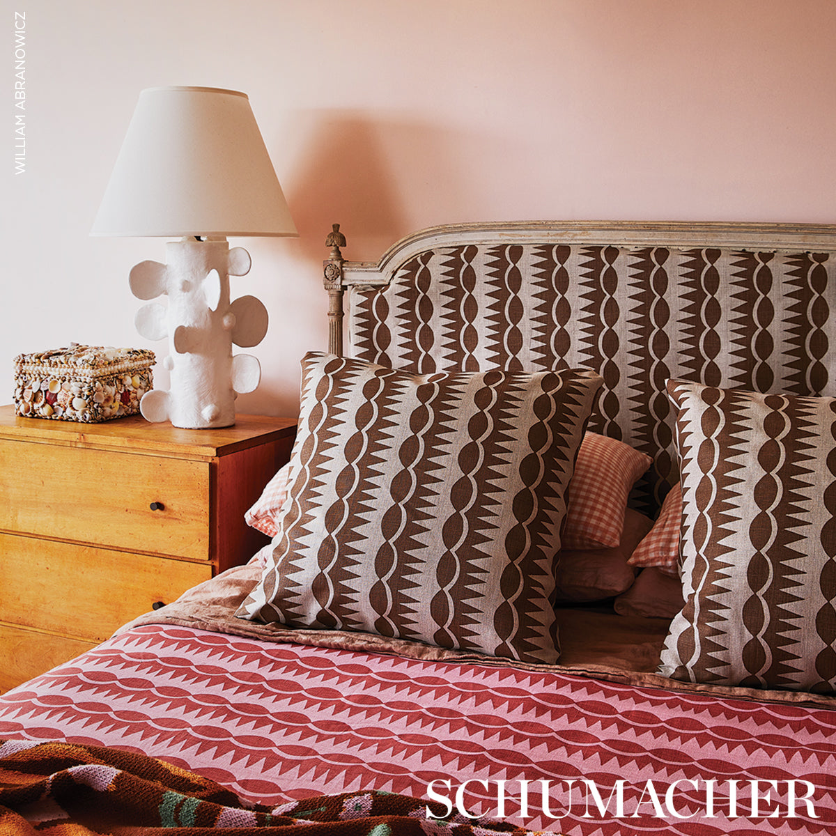 DAGGER-STRIPE-BROWN-ON-NATURAL-SCHUMACHER-181530 - Schumacher Tela