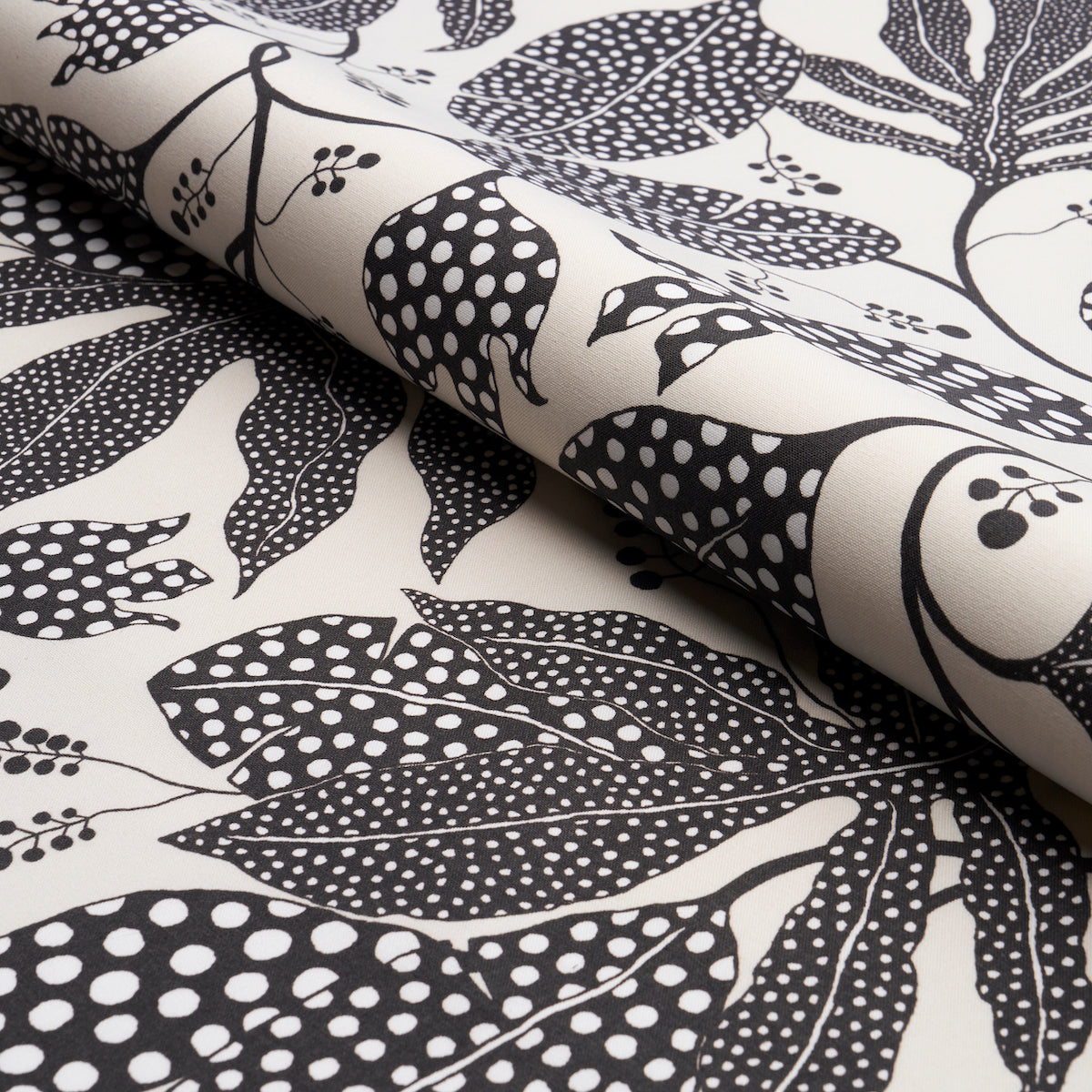 POLKA-DOT-JUNGLE-BLACK-CREAM-SCHUMACHER-181653 - Schumacher Fabric