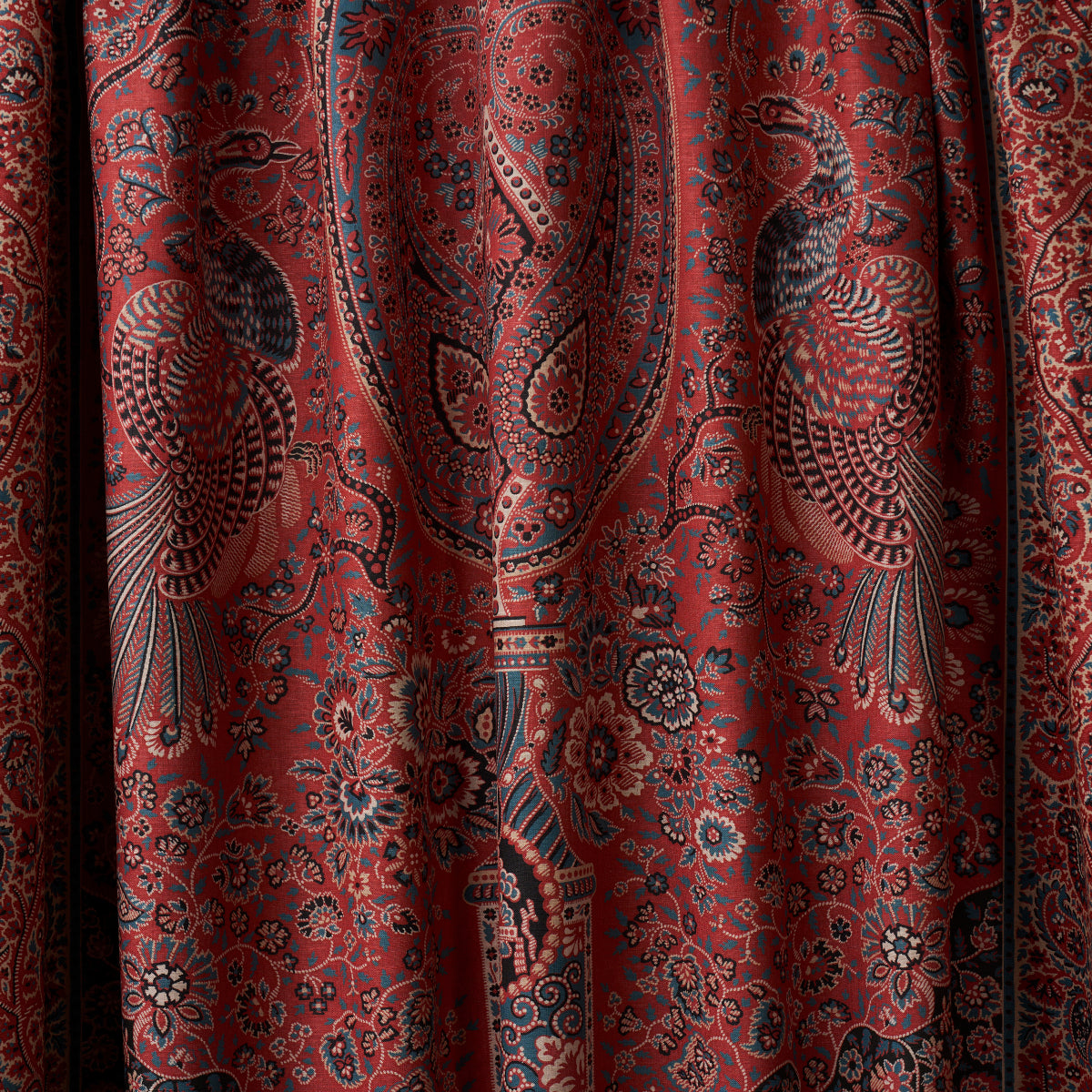 COLMERY-PAISLEY-PANEL-ROUGE-SCHUMACHER-181822 - Schumacher Tela