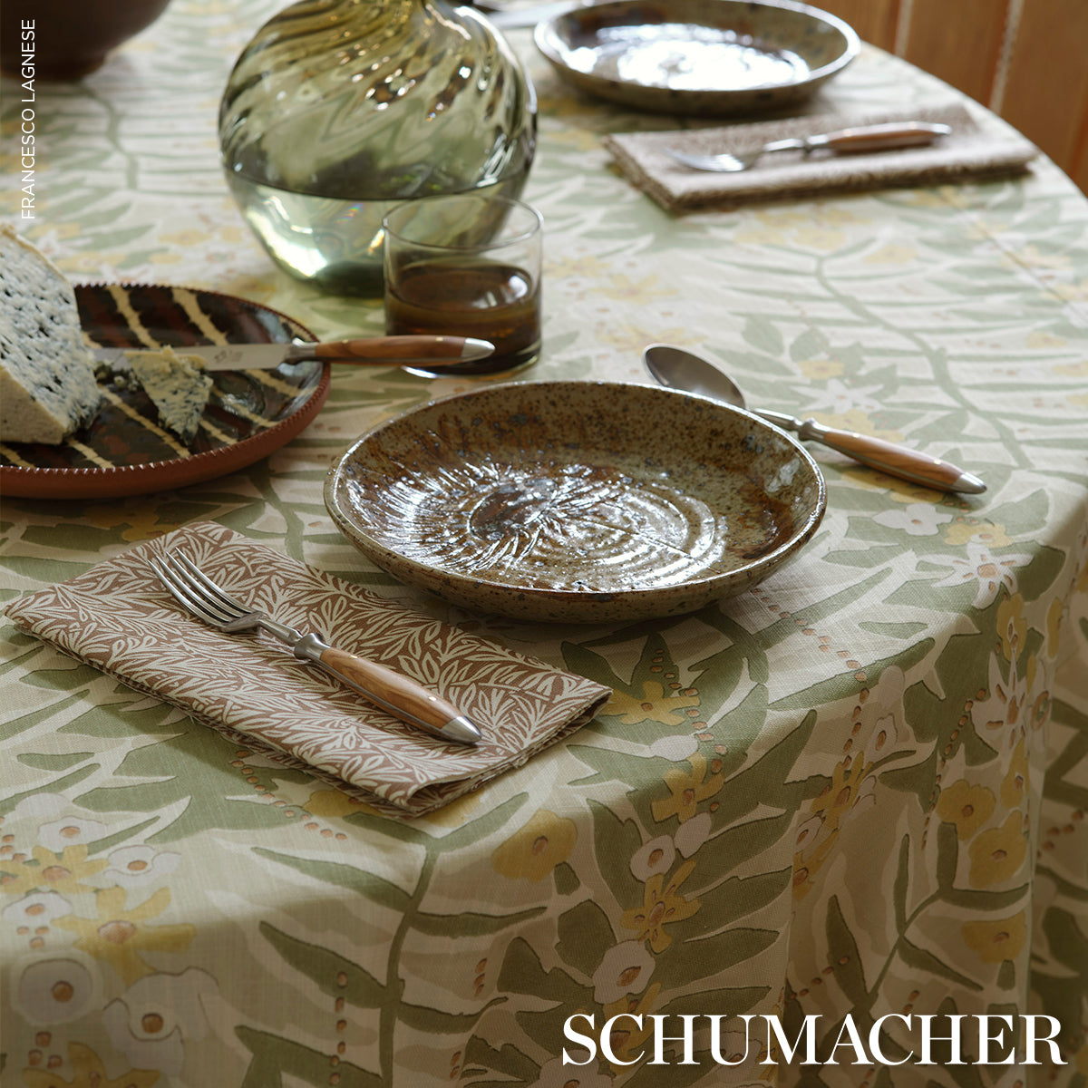 WILLOW-LEAF-MOCHA-SCHUMACHER-182182 - Schumacher Tela