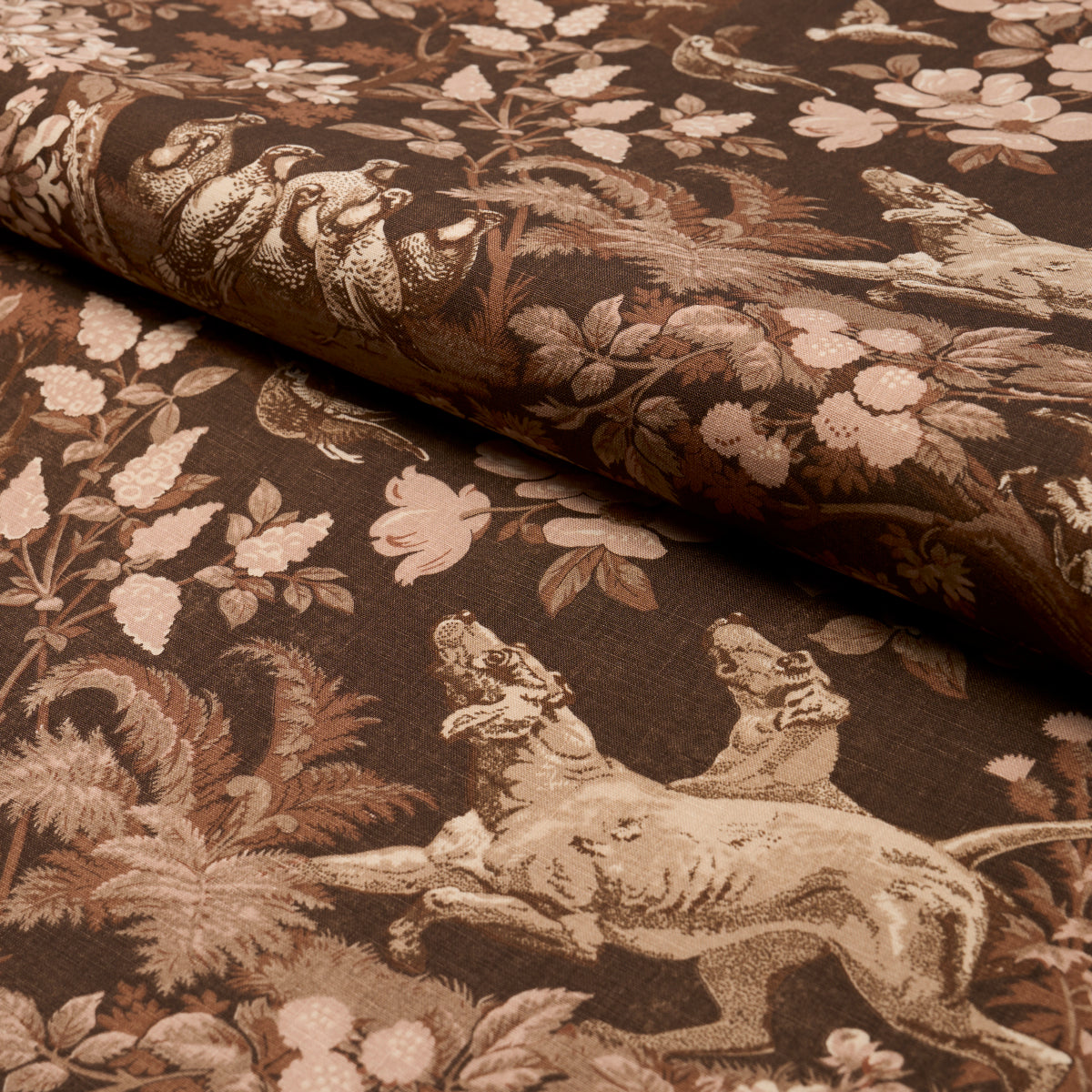 HOUND-MEADOW-SEPIA-SCHUMACHER-182260 - Schumacher Tela