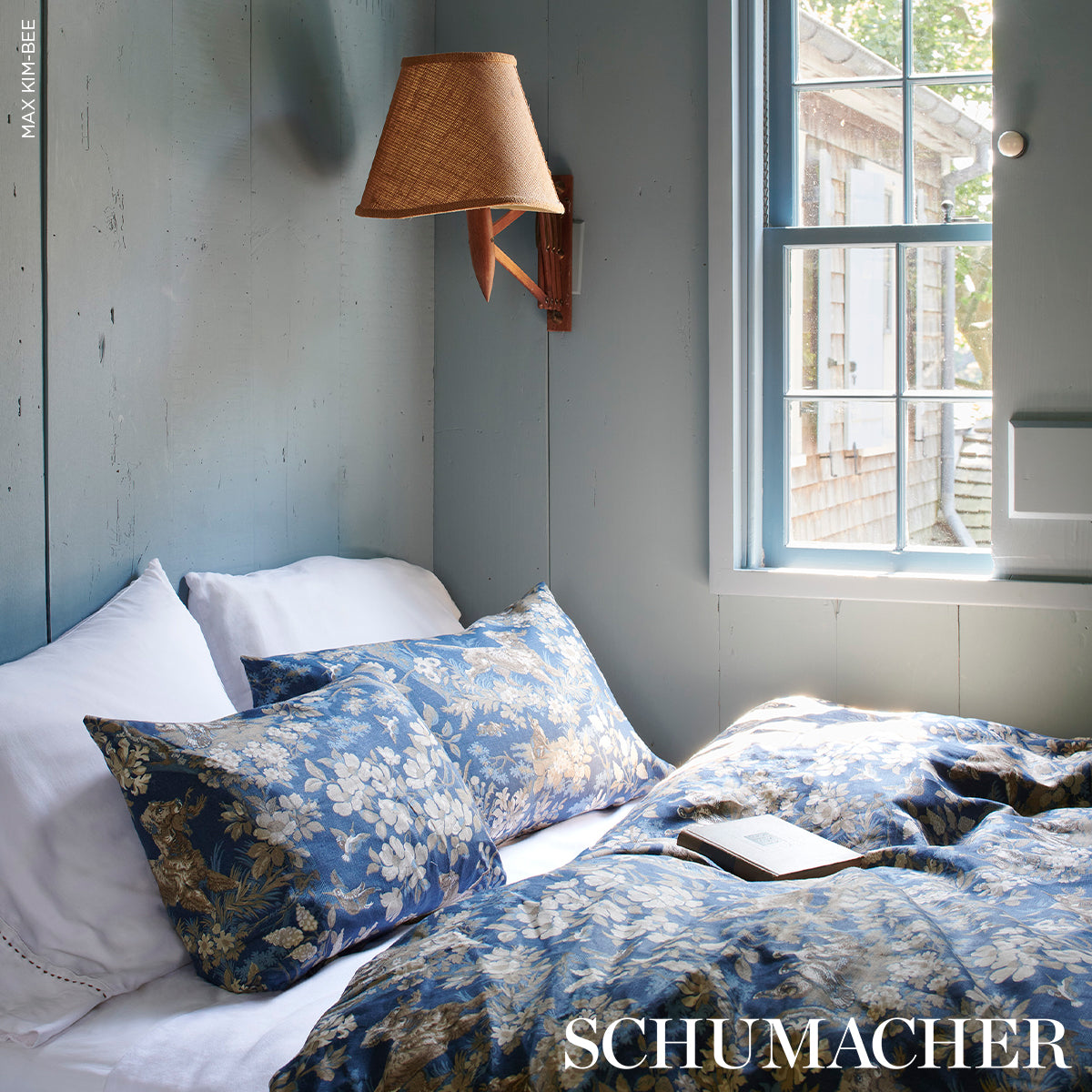 HOUND-MEADOW-INDIGO-SCHUMACHER-182262 - Schumacher Fabric