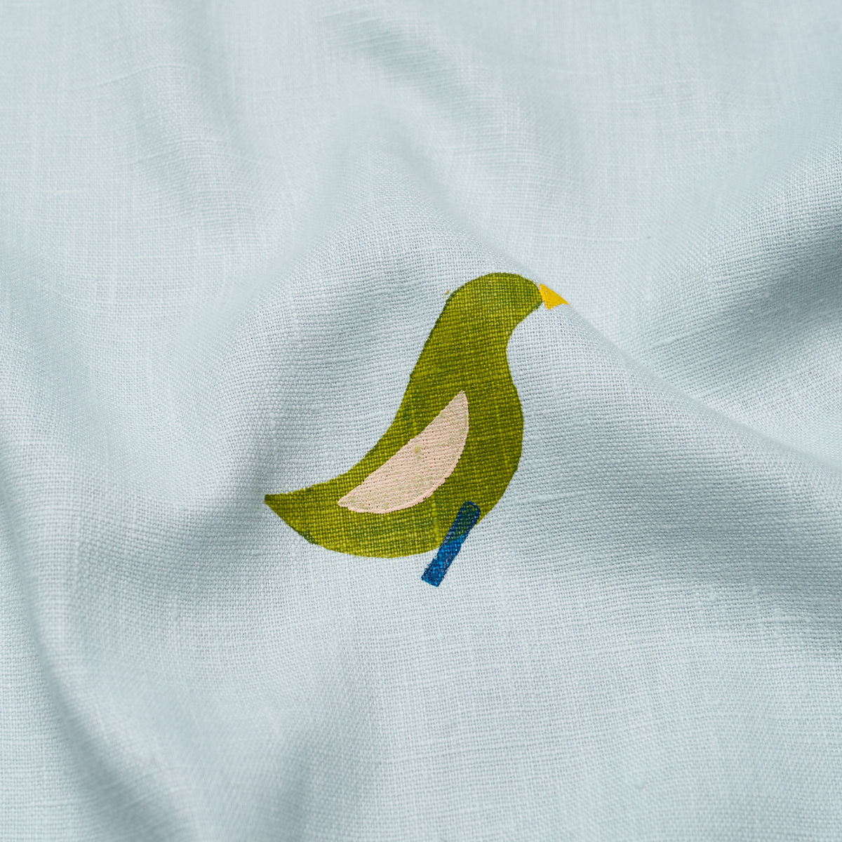 BIRDS-HAND-BLOCK-PRINT-GREEN-ON-SKY-SCHUMACHER-182381 - Schumacher Tela