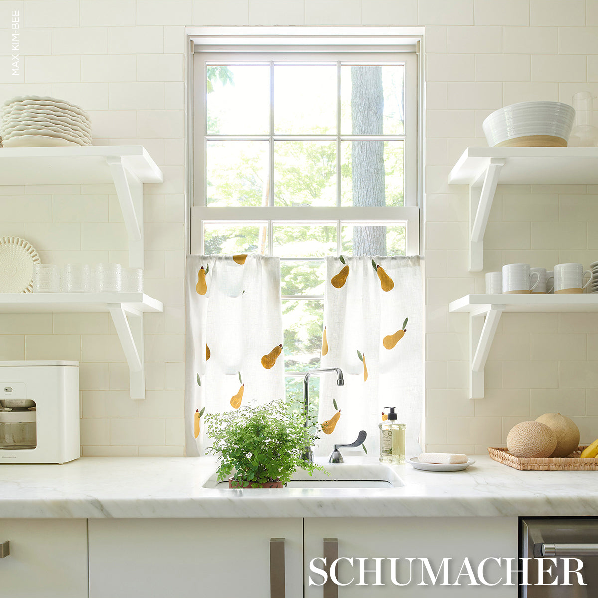 PEARS-HAND-BLOCK-PRINT-GREEN-AND-OCHRE-ON-WHITE-SCHUMACHER-182390 - Schumacher Fabric