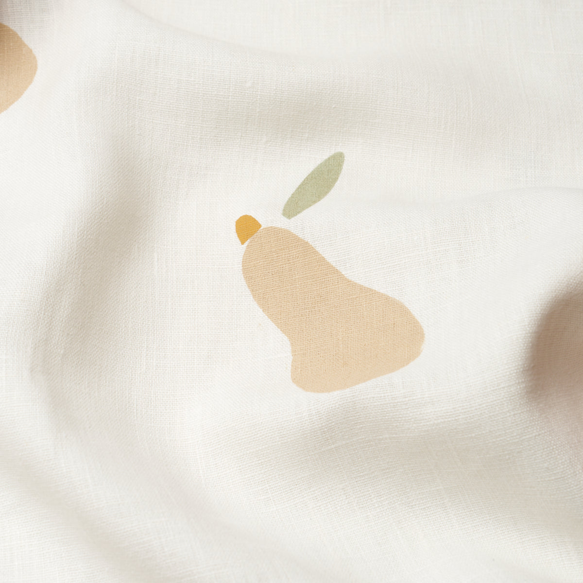 PEARS-HAND-BLOCK-PRINT-BUFF-AND-SAGE-ON-WHITE-SCHUMACHER-182391 - Schumacher Tela