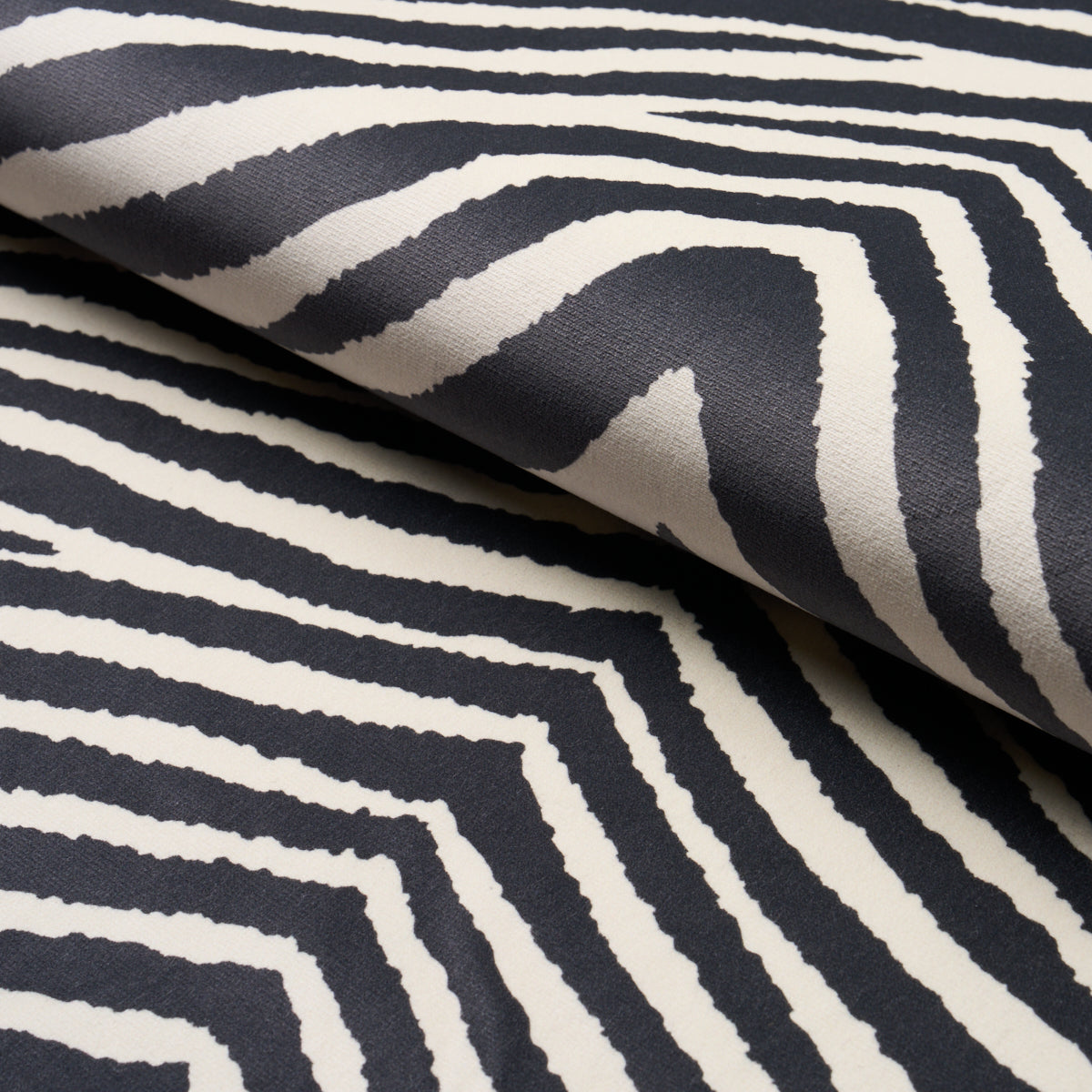 BLIXEN-VELVET-GRAPHITE-SCHUMACHER-182440 - Schumacher Fabric