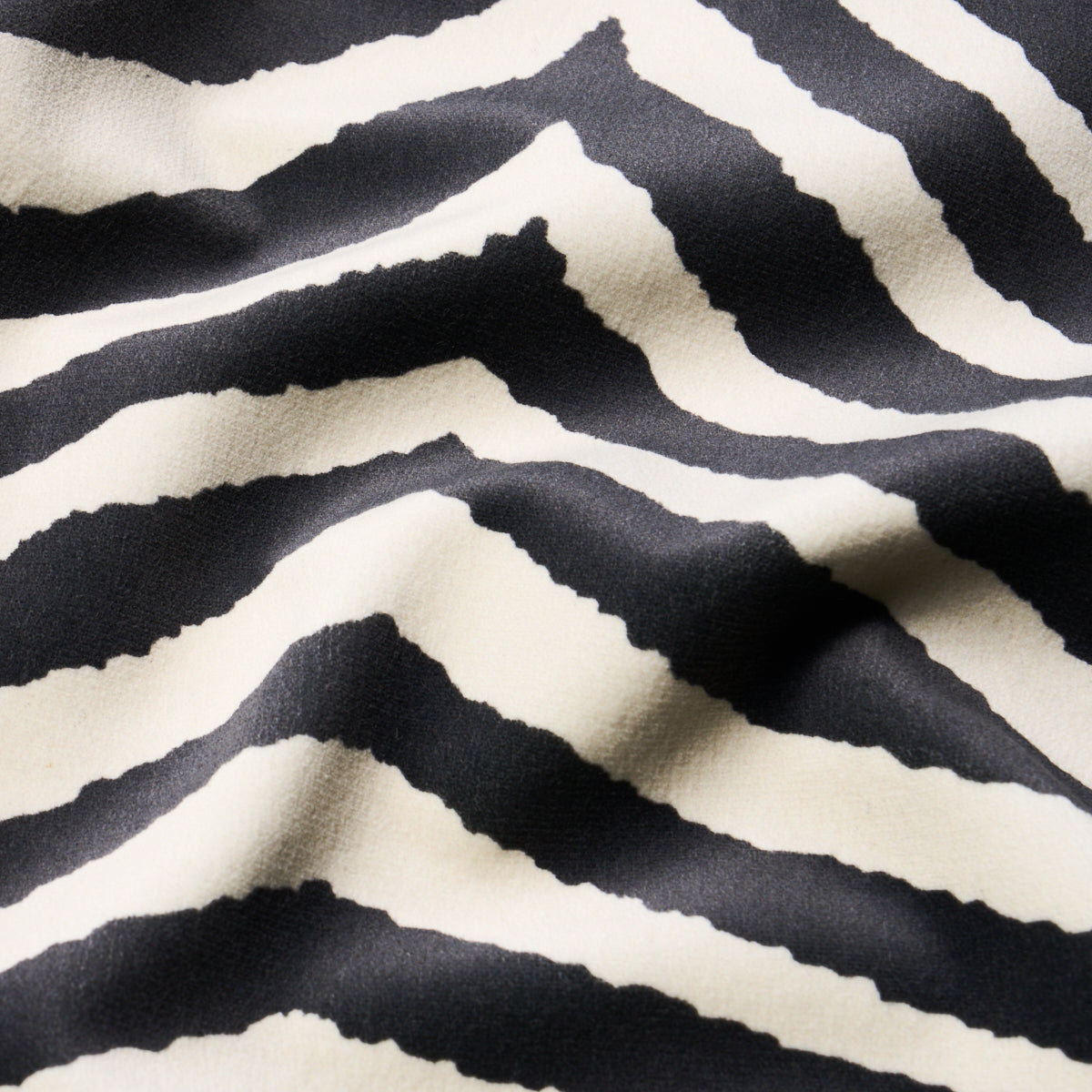 BLIXEN-VELVET-GRAPHITE-SCHUMACHER-182440 - Schumacher Fabric