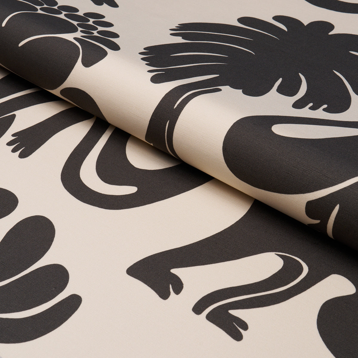 CALL-OF-THE-JUNGLE-BLACK-SCHUMACHER-182492 - Schumacher Fabric