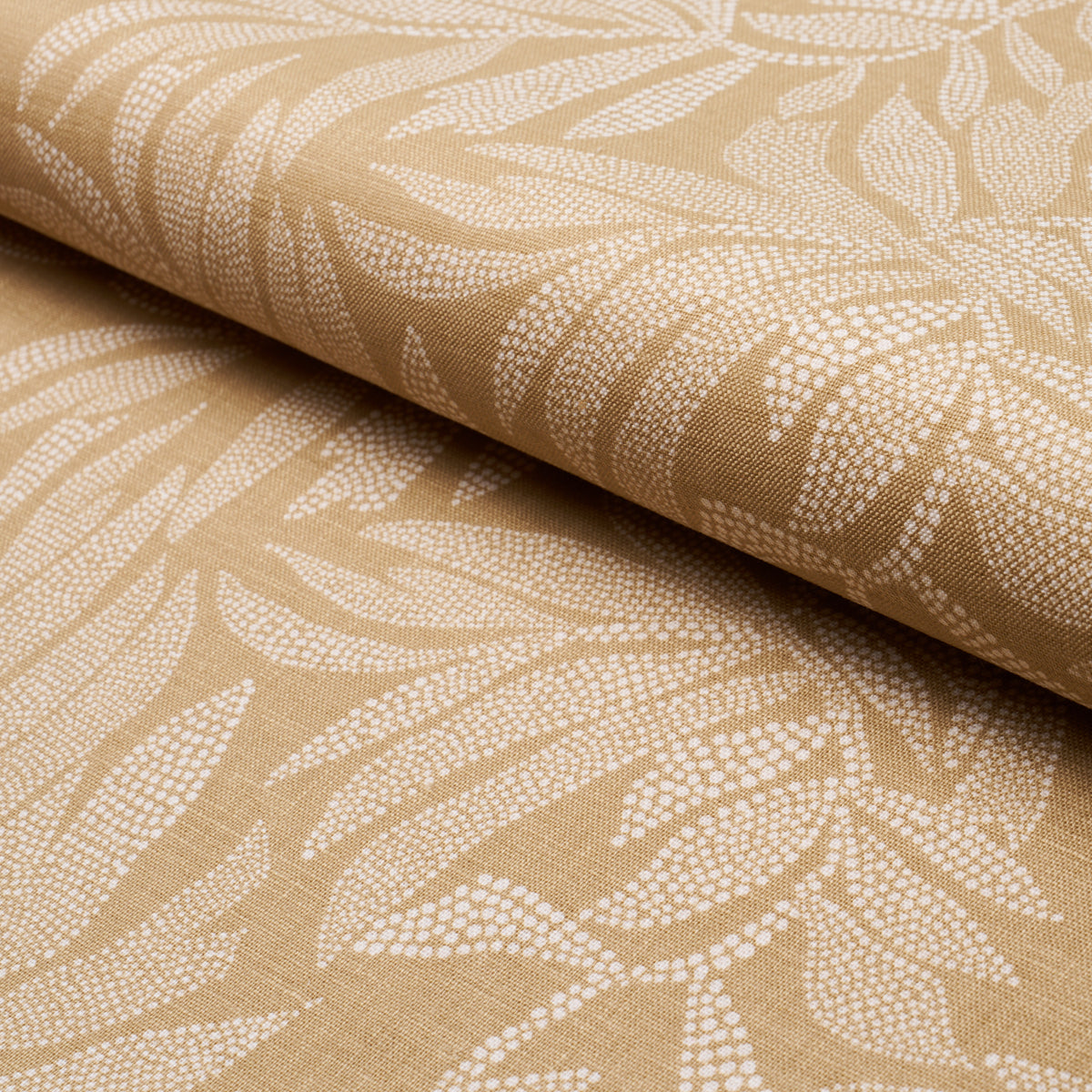 TAYRONA-PALM-MOSAIC-PLAYA-DORADA-SAND-SCHUMACHER-182591 - Schumacher Tela