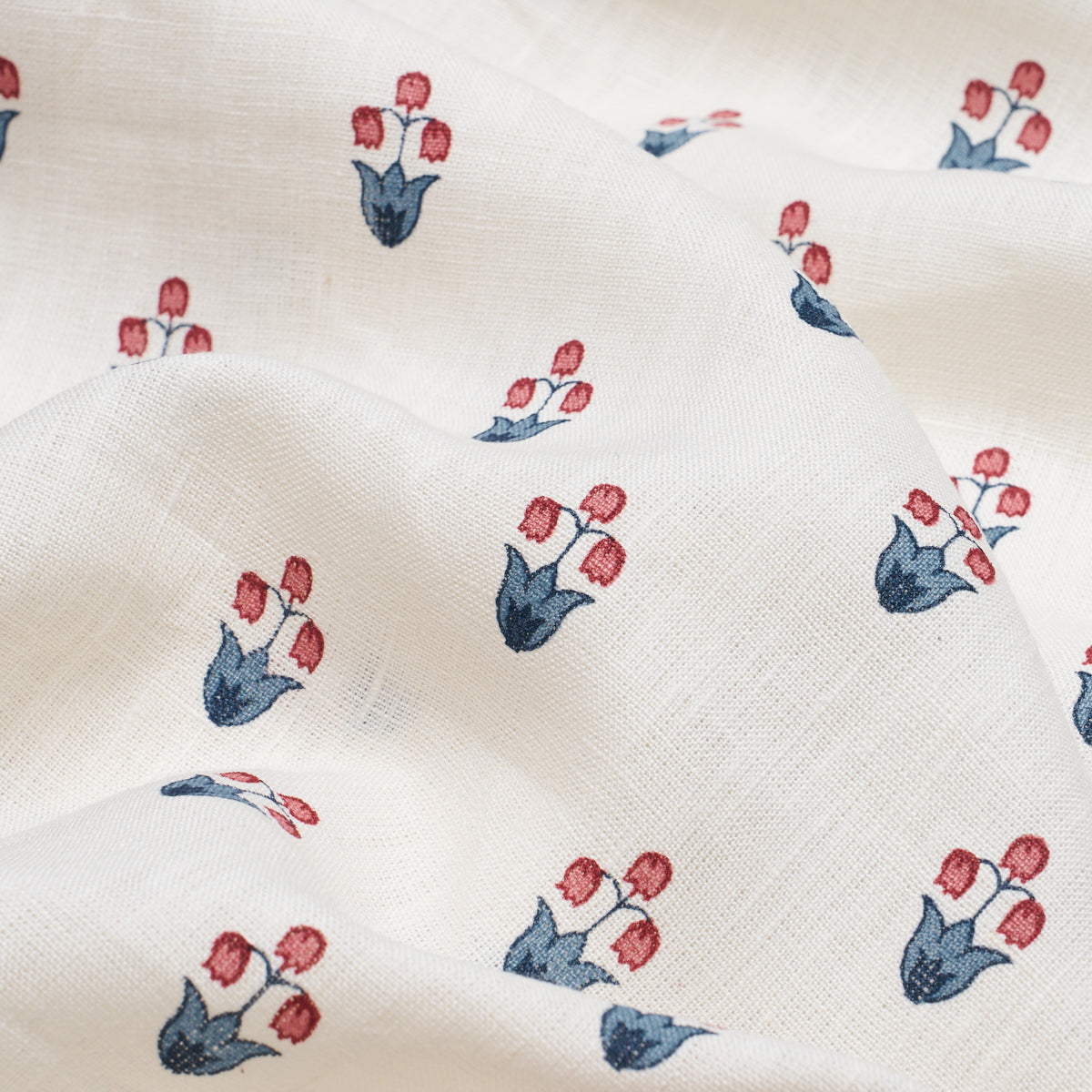 MOIRA-HAND-PRINT-BLUE-RED-SCHUMACHER-182722