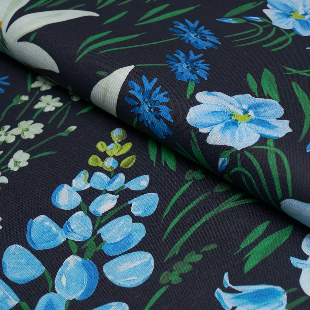 OZ-FLORAL-EBONY-SCHUMACHER-182850 - Schumacher Fabric