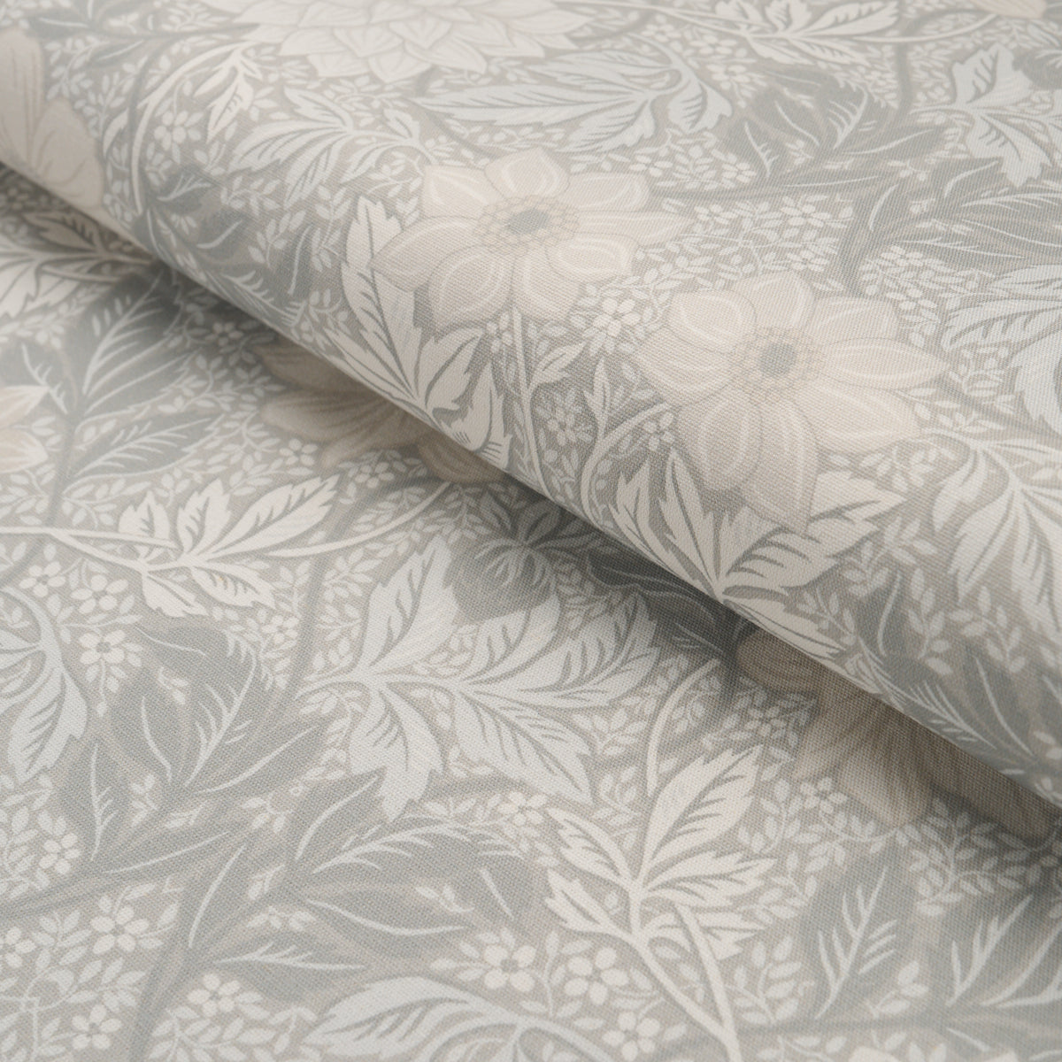 DAHLIA-GARDEN-NATURAL-SCHUMACHER-182971 - Schumacher Fabric