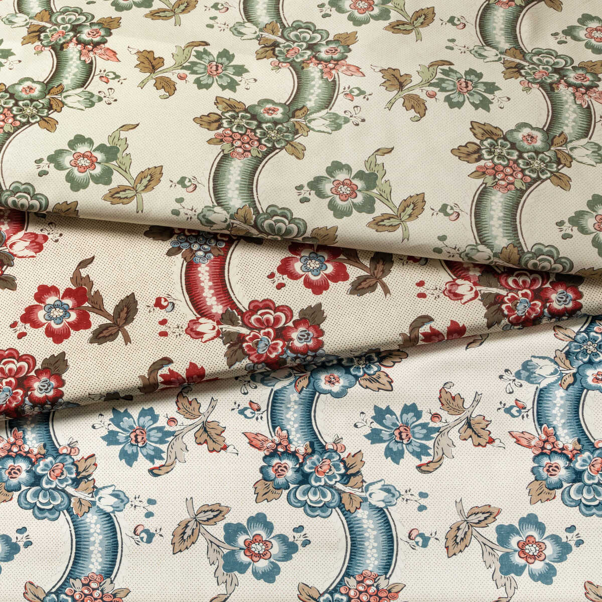 Benday Print - Denim/Berry - LEE JOFA Tela
